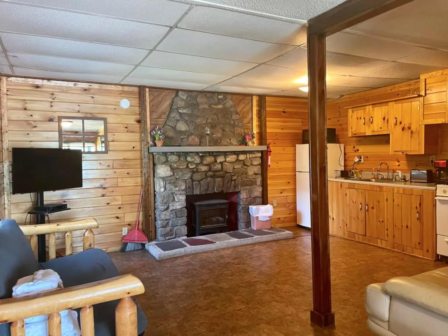 TV and multimedia in The Elms Waterfront Cottages