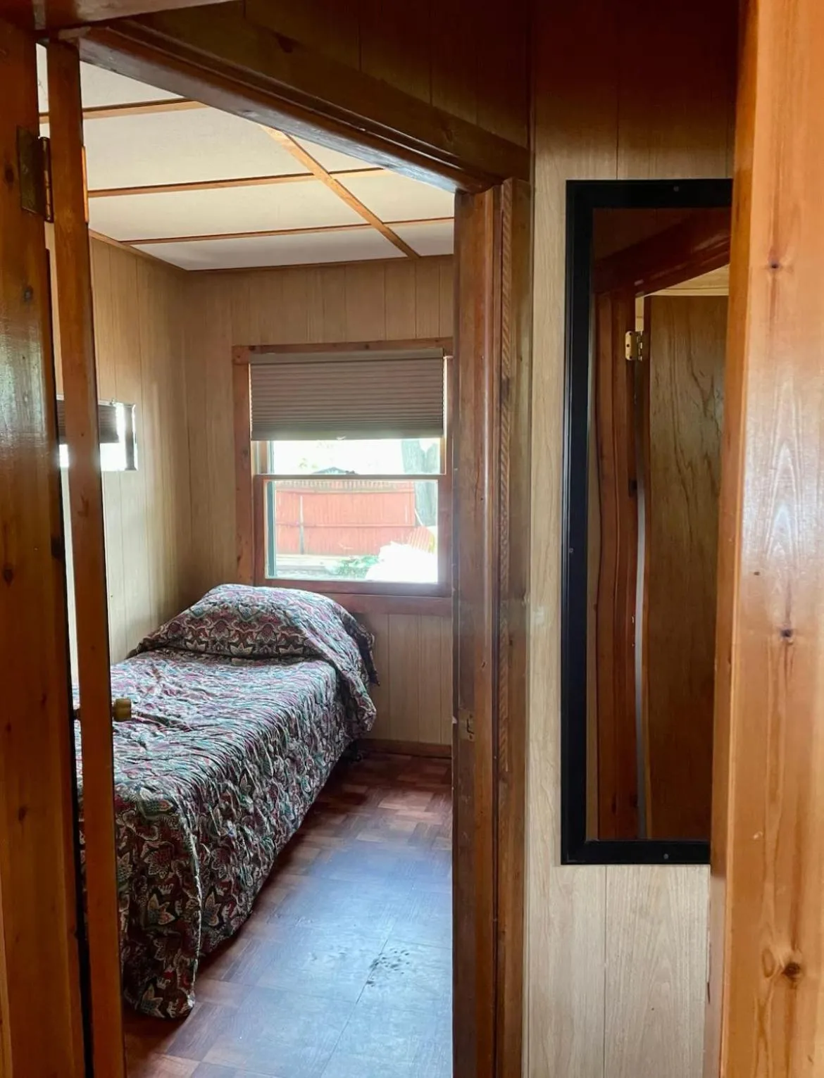 Bedroom, Bed in The Elms Waterfront Cottages