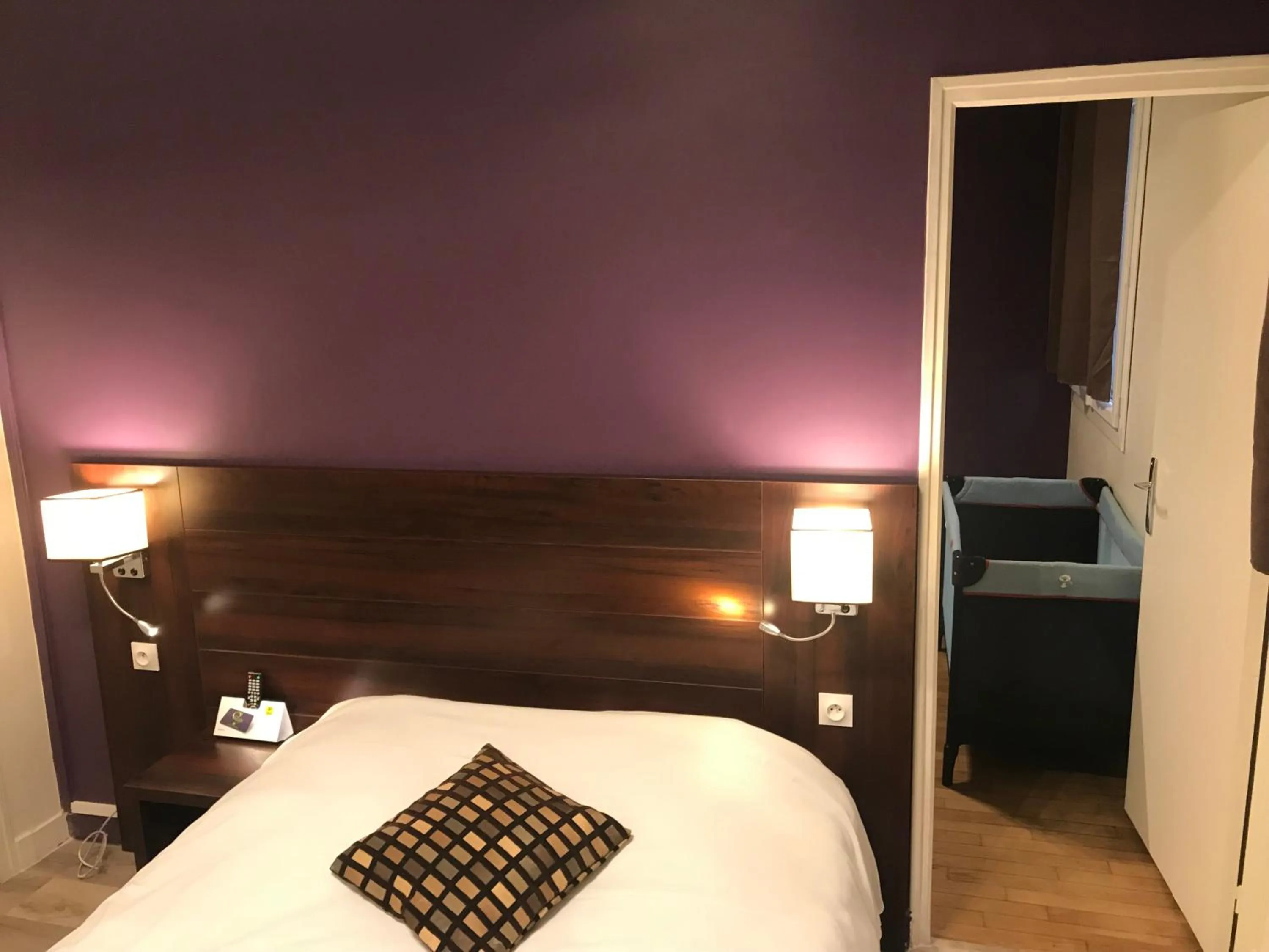 Bed in HÔTEL LES IRIS