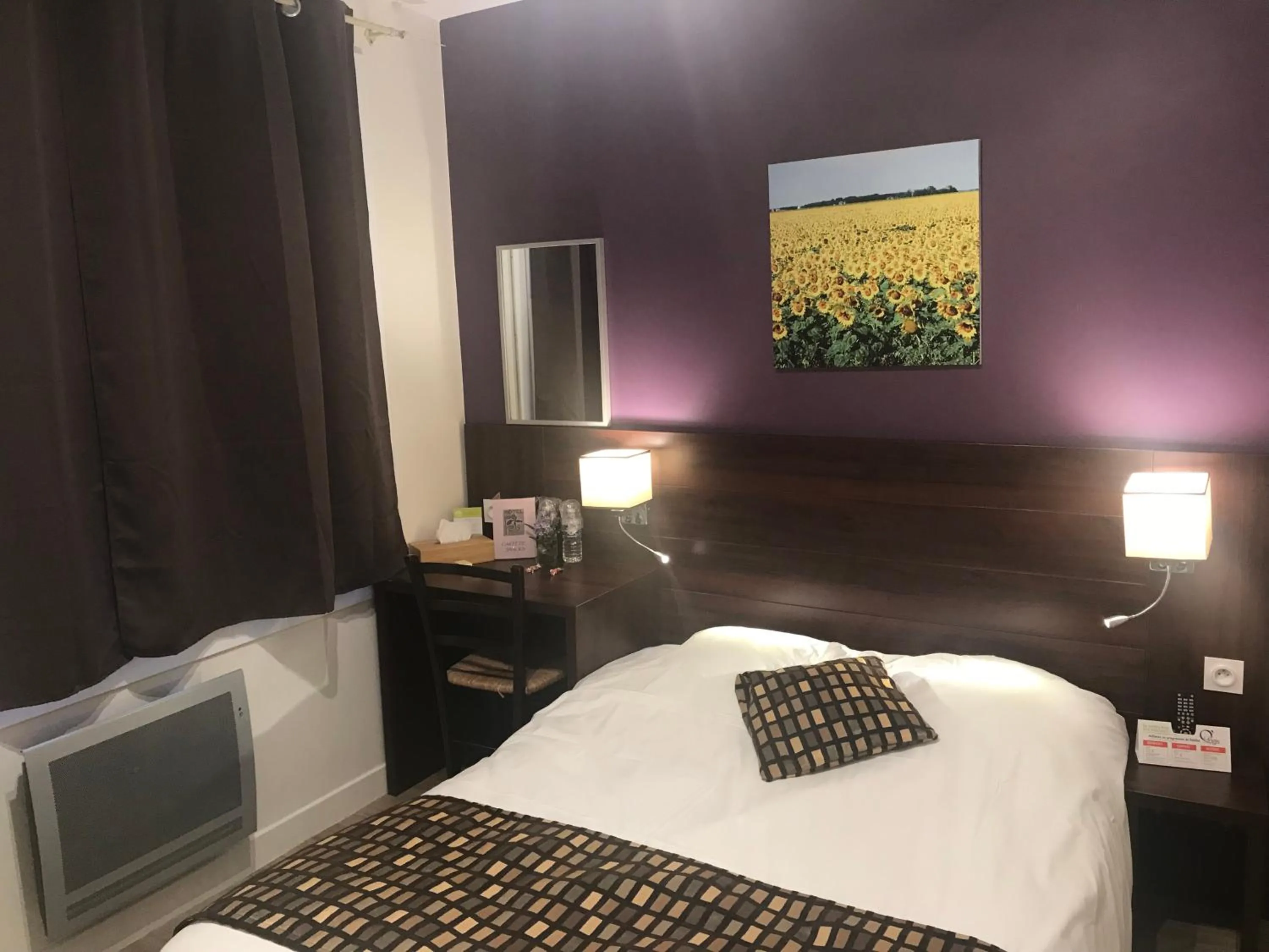 Bed in HÔTEL LES IRIS