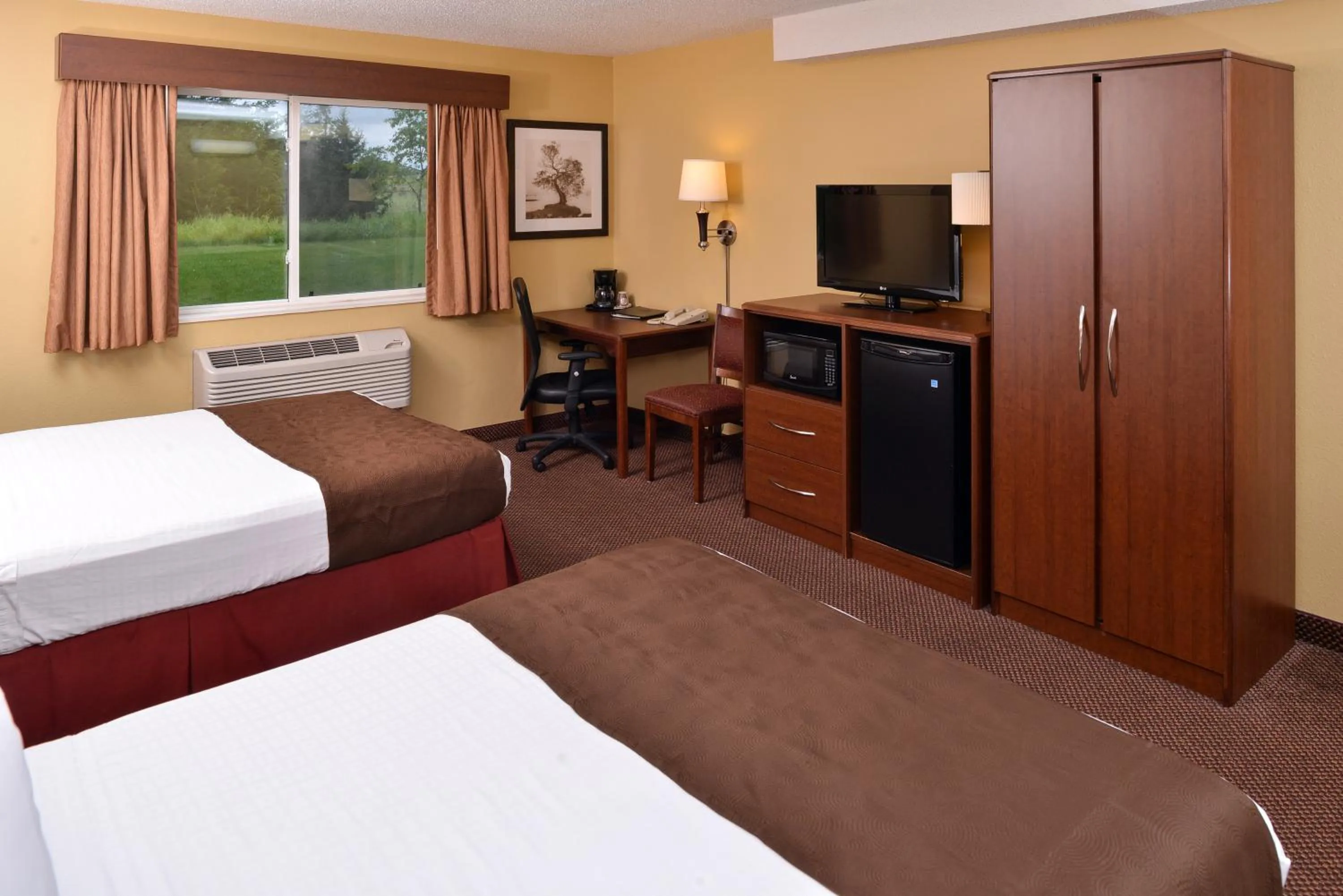 TV and multimedia, Bed in AmericInn by Wyndham St Cloud MN I-94