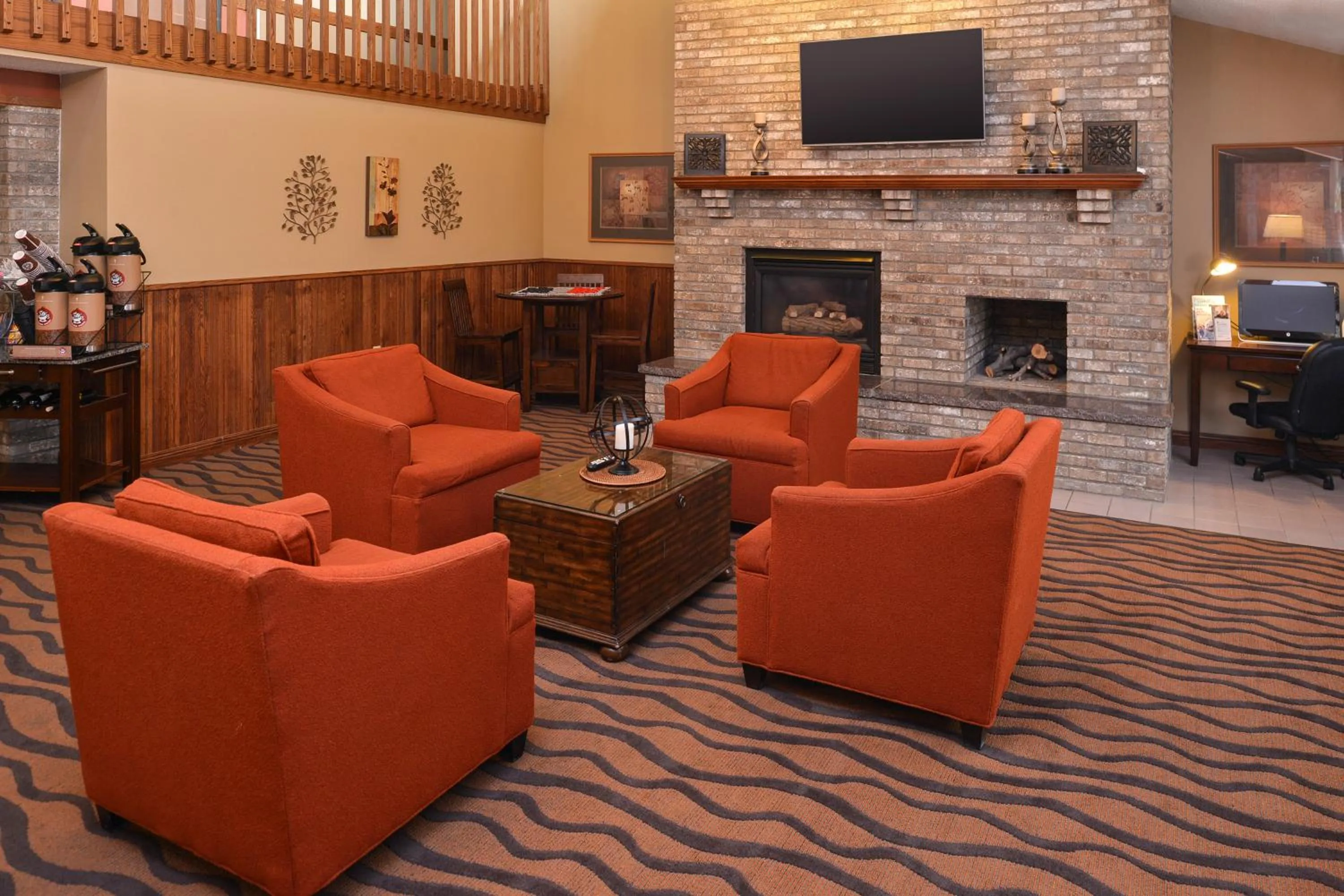 Communal lounge/ TV room in AmericInn by Wyndham St Cloud MN I-94