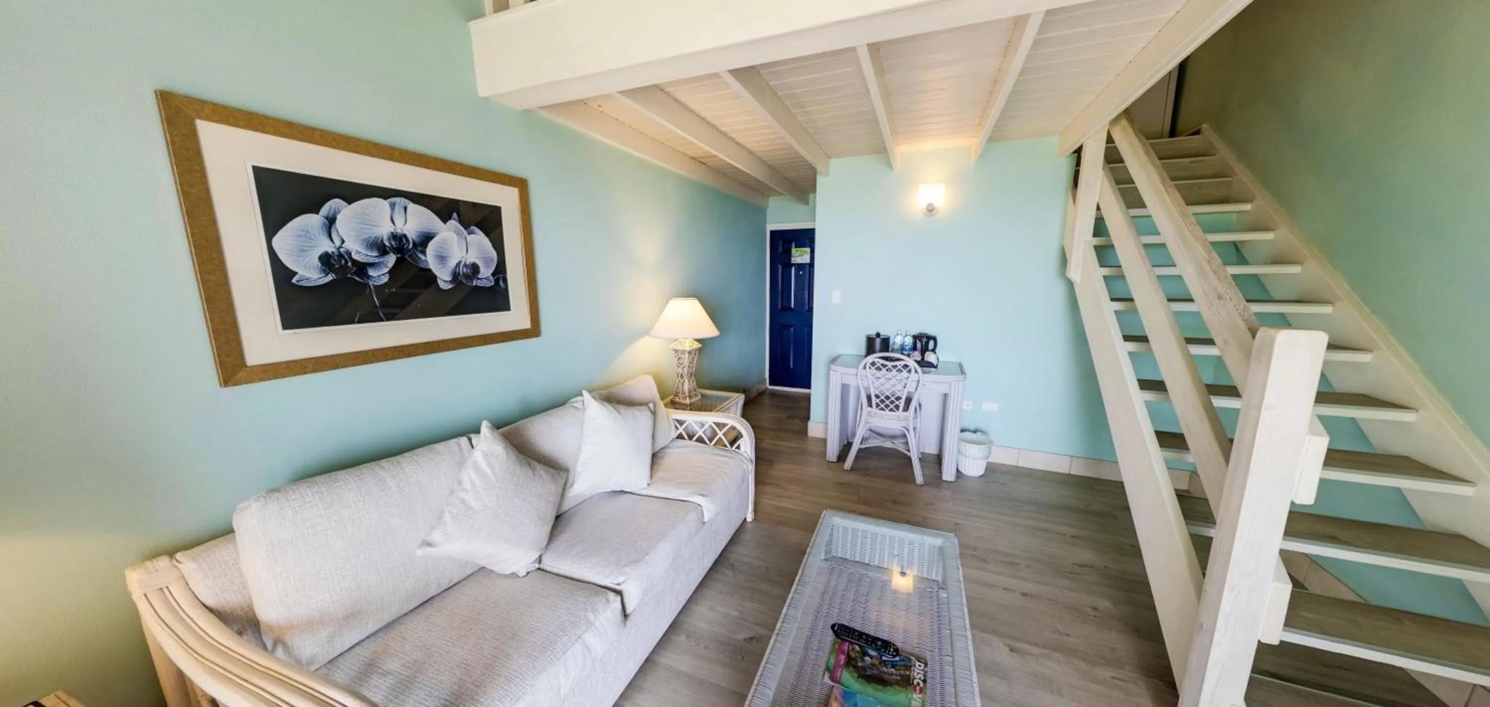 Living room in Trade Winds Hotel