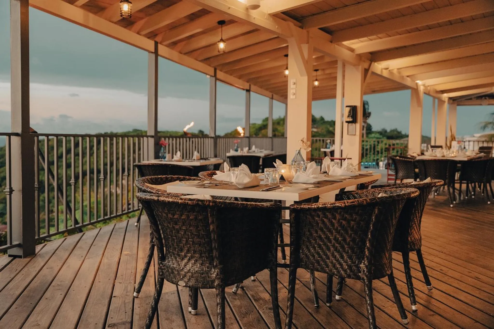 Restaurant/places to eat in Trade Winds Hotel