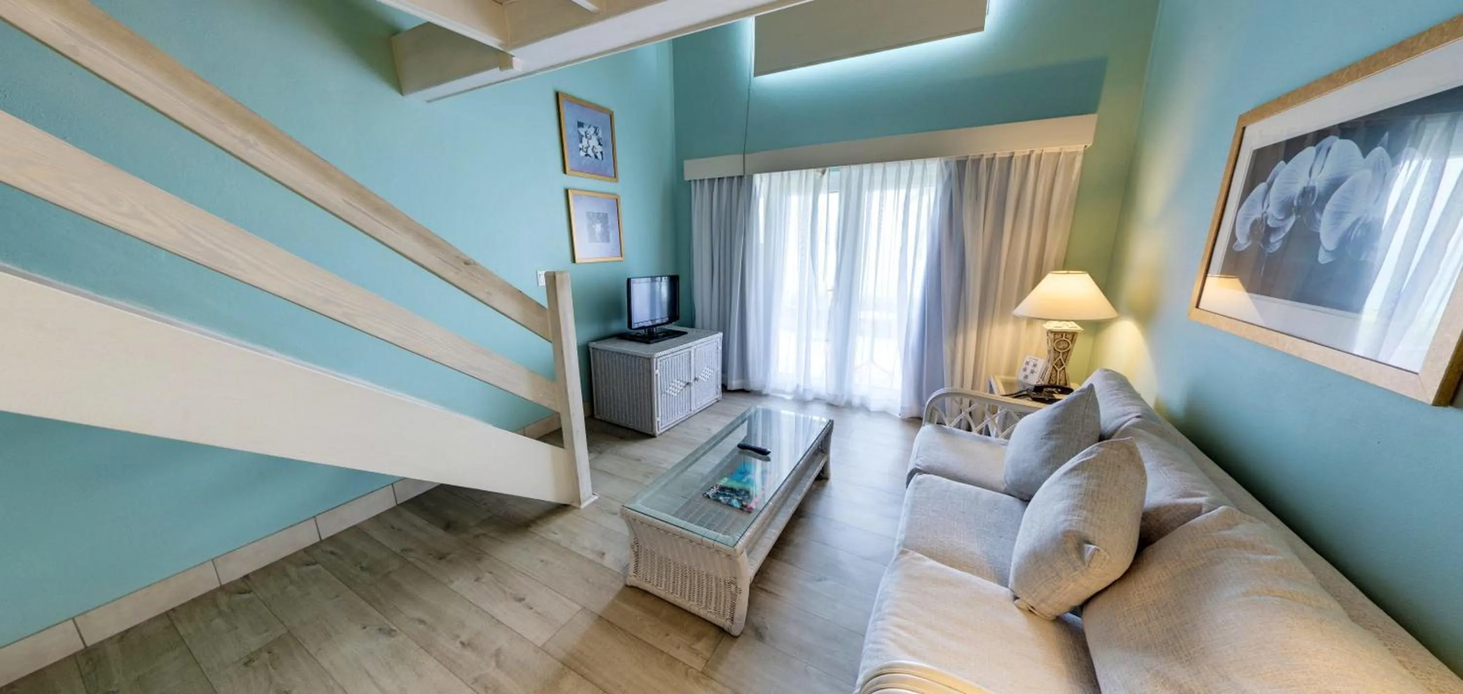 Bedroom in Trade Winds Hotel