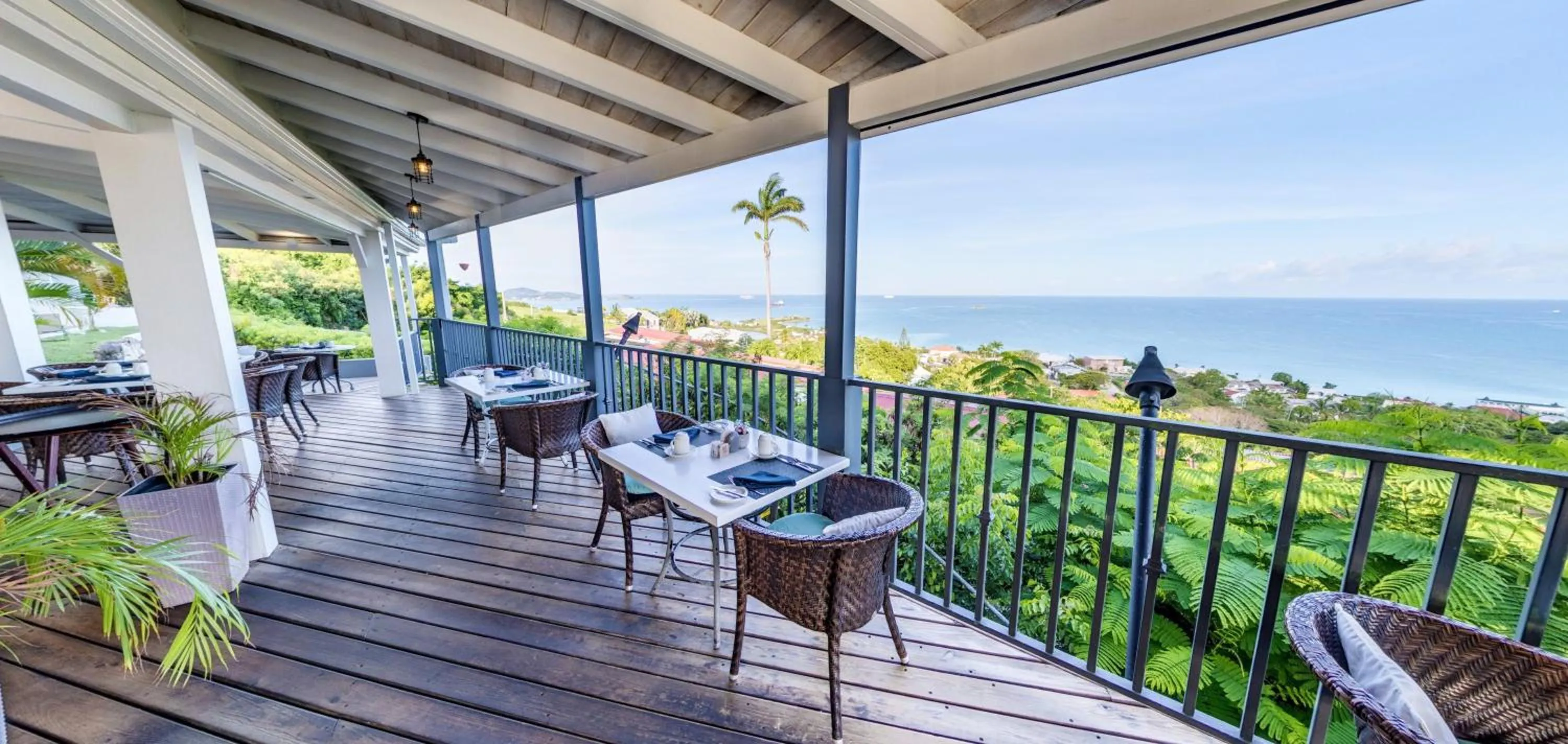 Restaurant/places to eat in Trade Winds Hotel