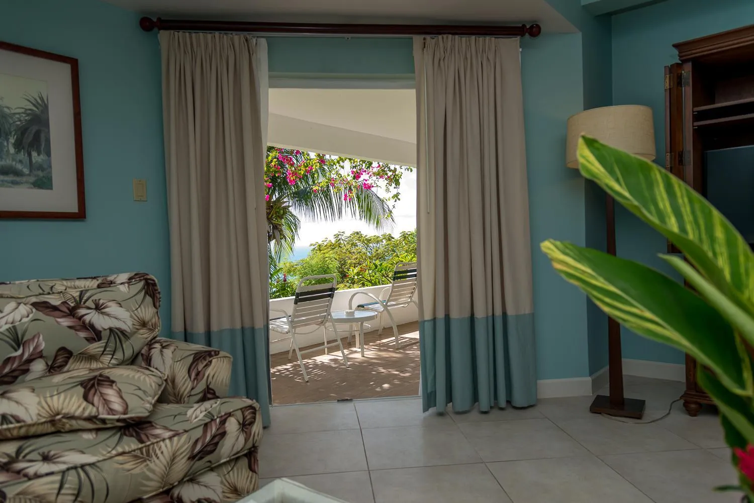 Living room in Trade Winds Hotel