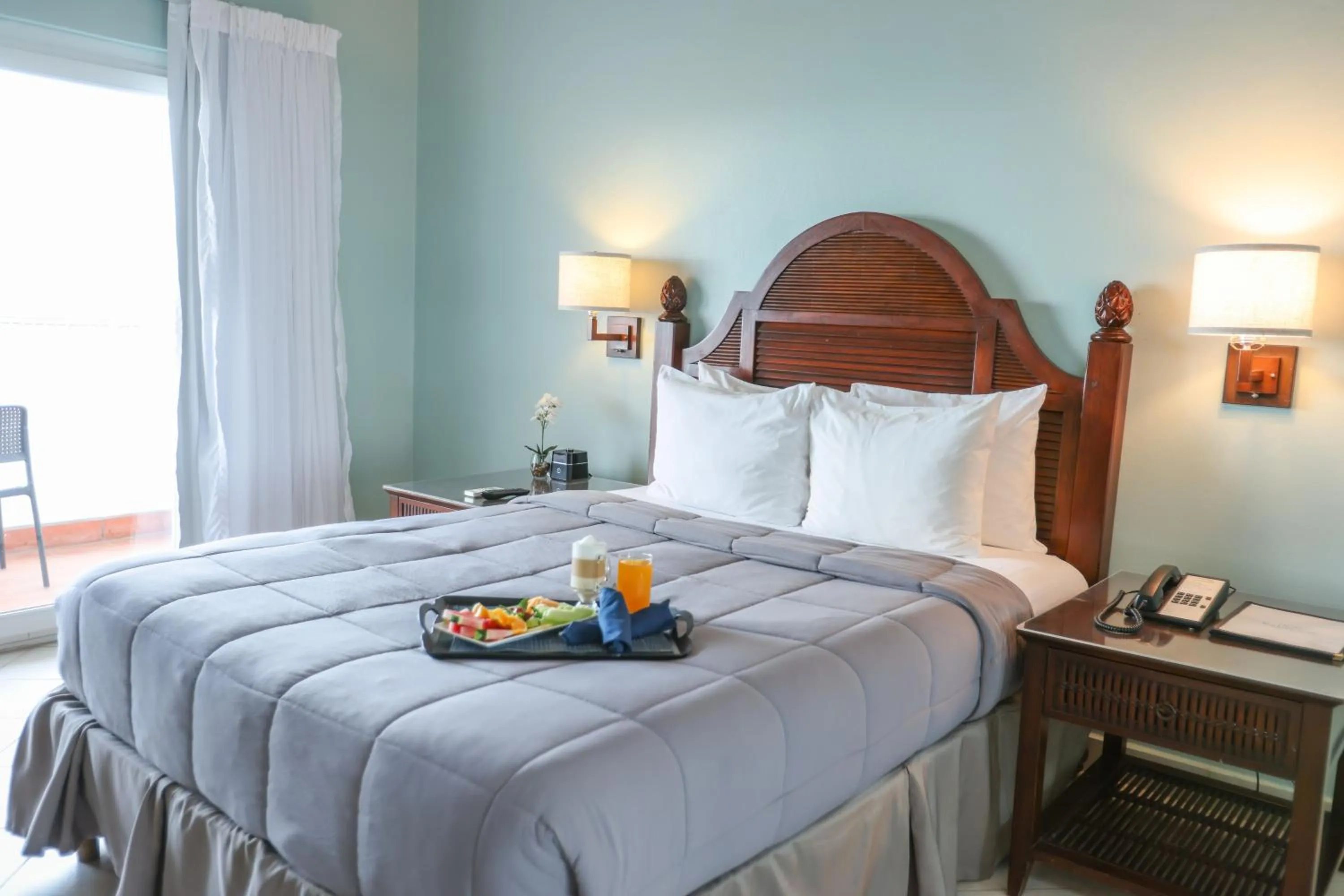 Bed in Trade Winds Hotel Antigua