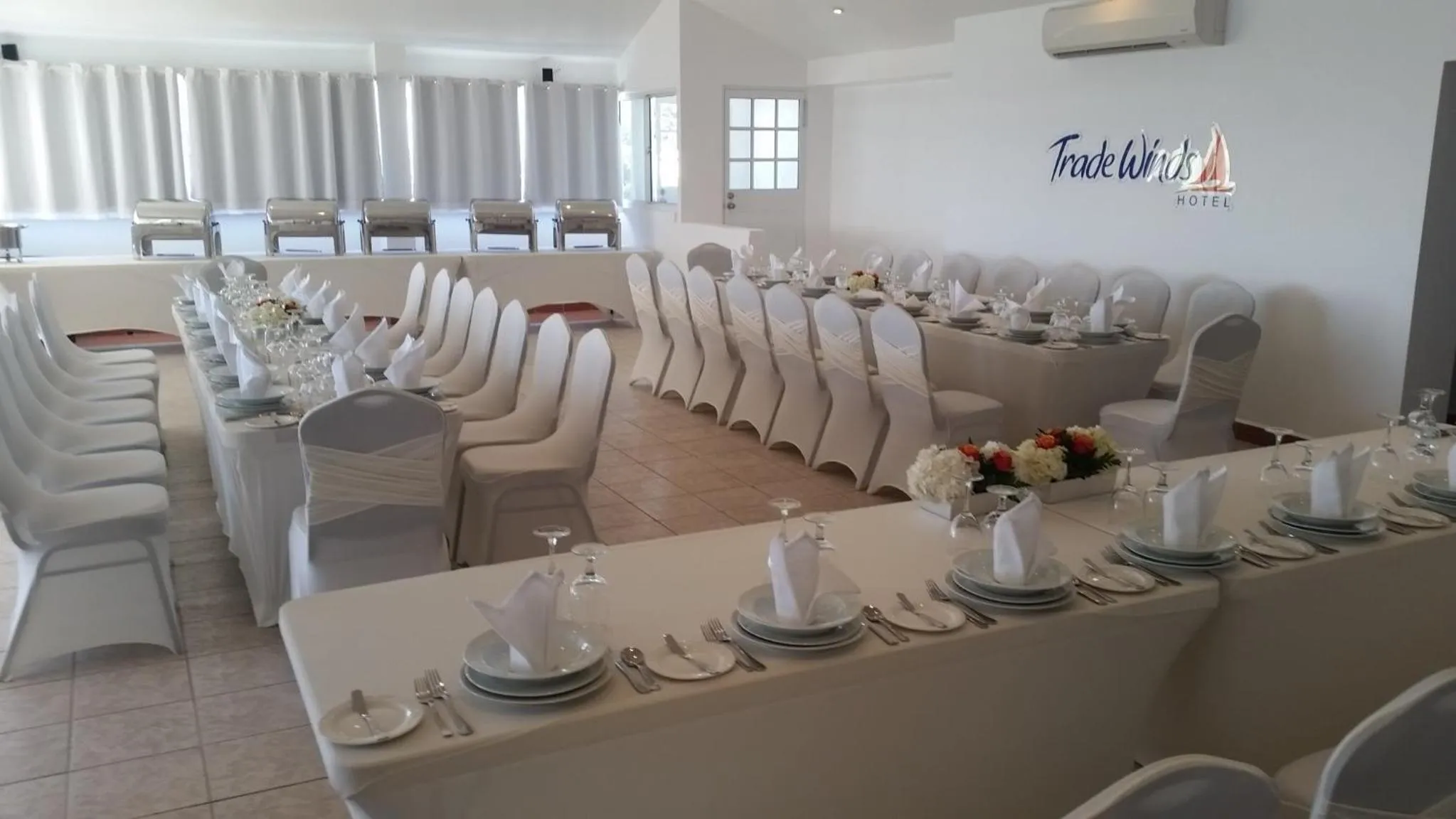 Area and facilities in Trade Winds Hotel