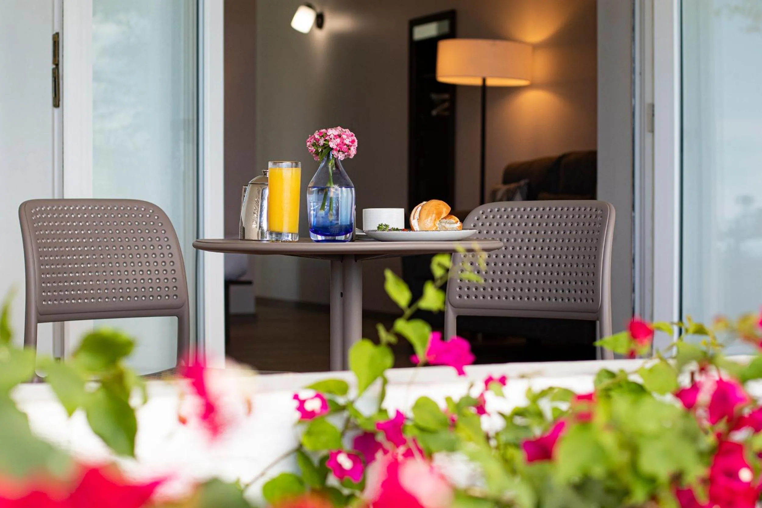 Food and drinks in Trade Winds Hotel