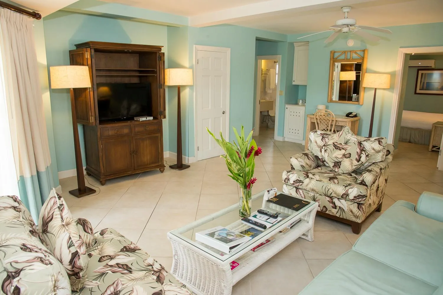 Living room in Trade Winds Hotel