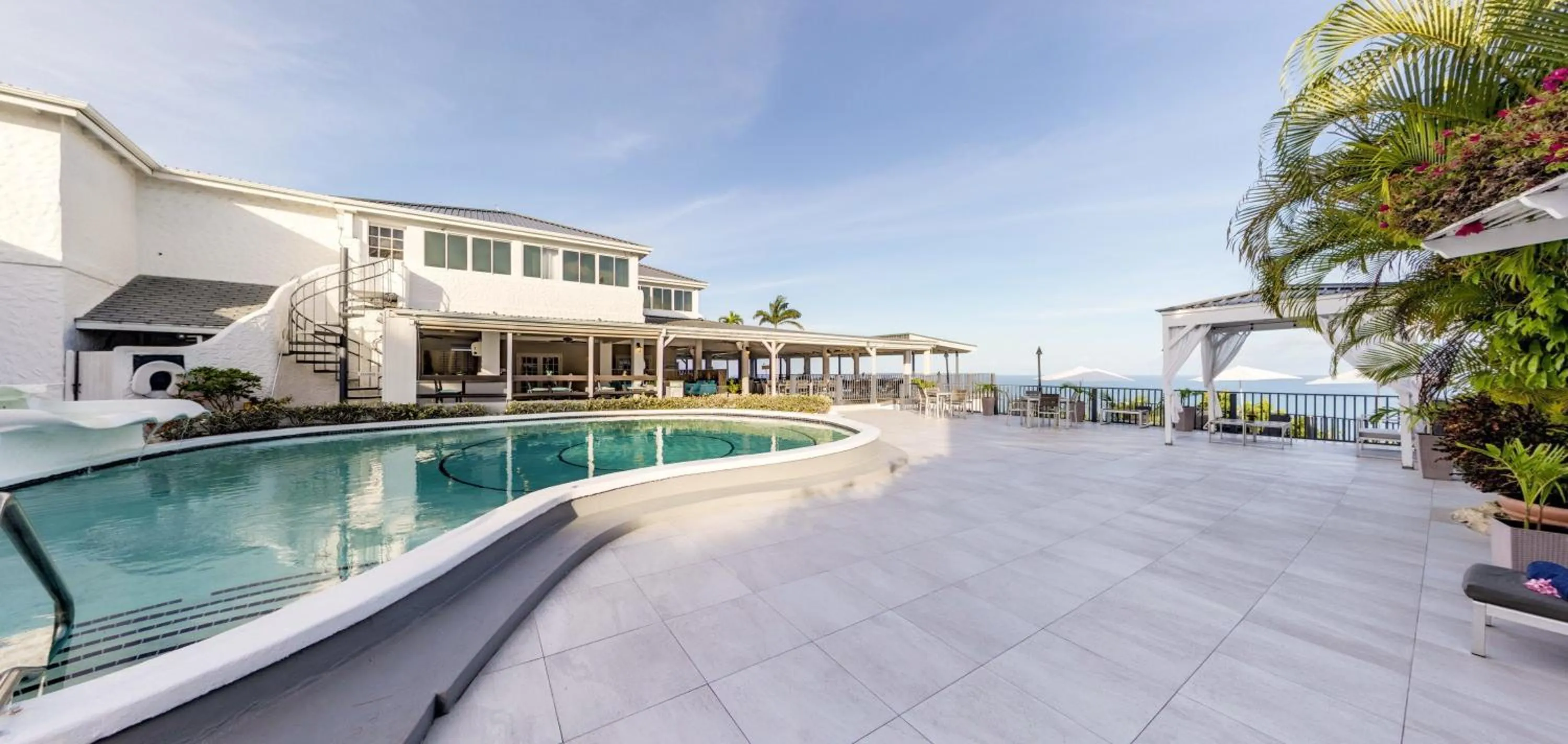 Swimming pool in Trade Winds Hotel