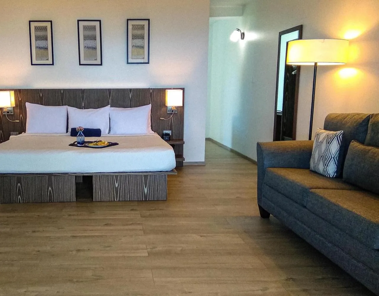 Bedroom, Bed in Trade Winds Hotel