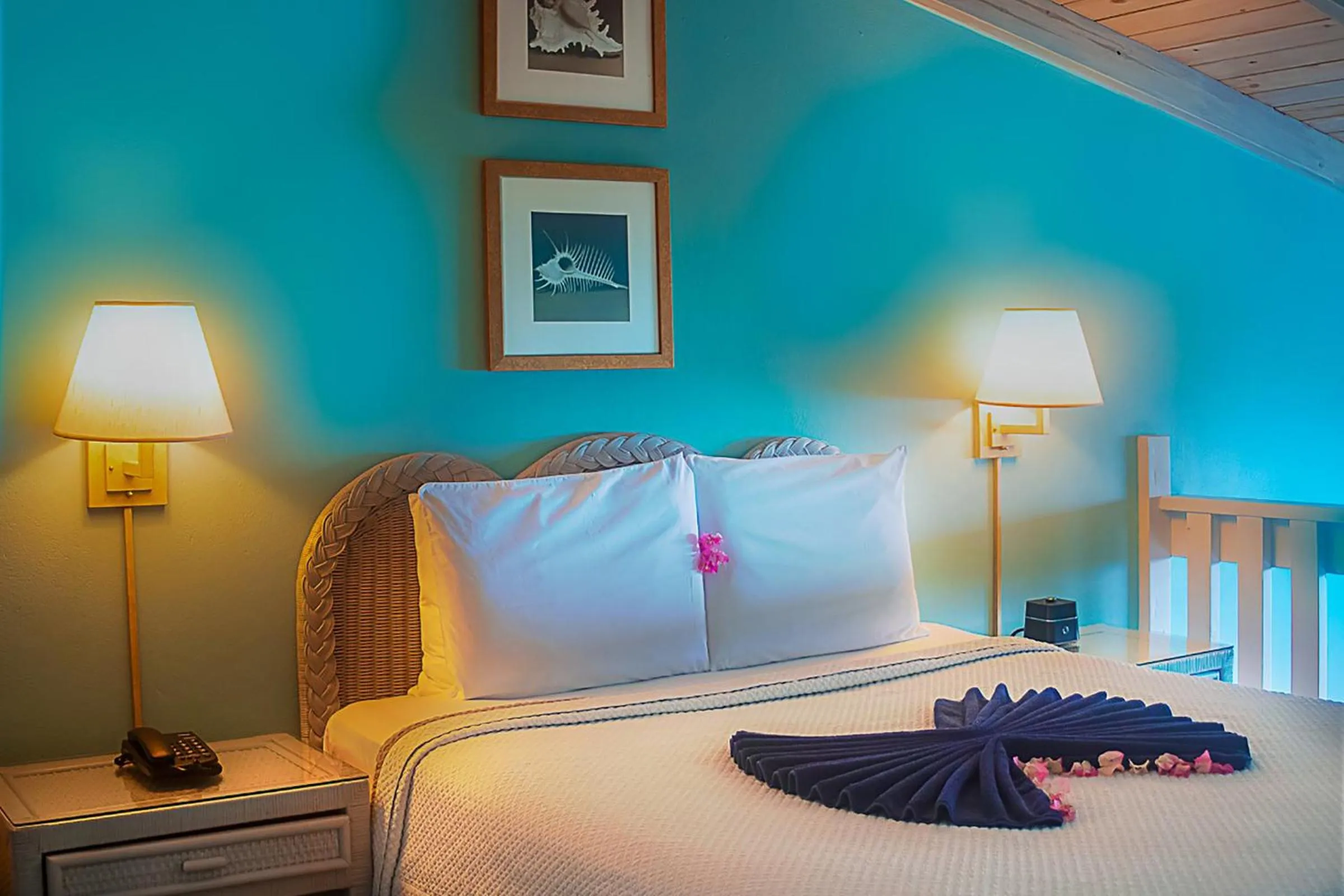 Bed in Trade Winds Hotel Antigua