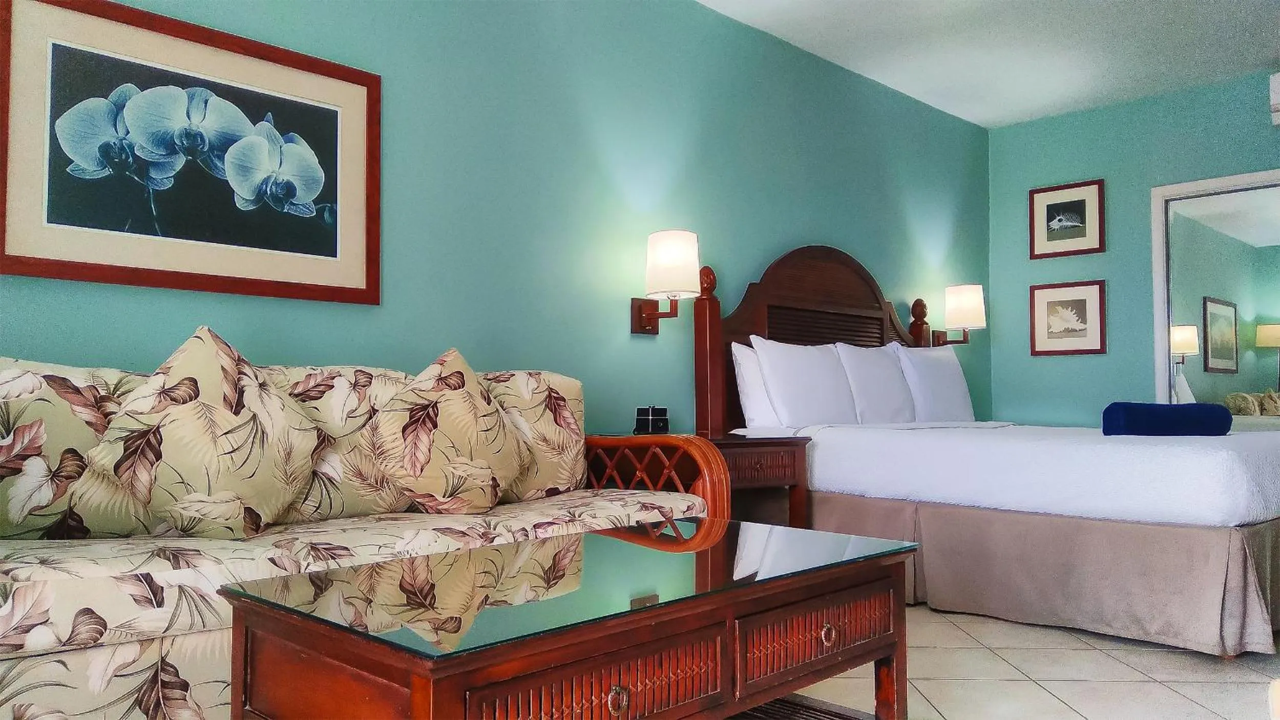 Bedroom, Bed in Trade Winds Hotel