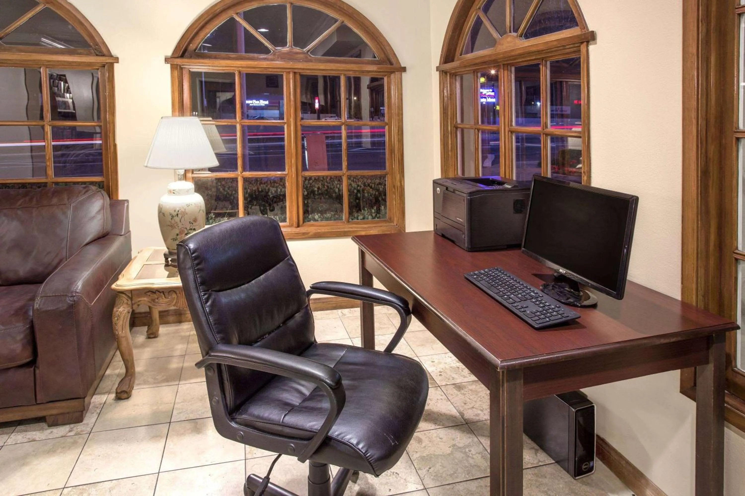 Business facilities in Travelodge by Wyndham Costa Mesa Newport Beach Hacienda