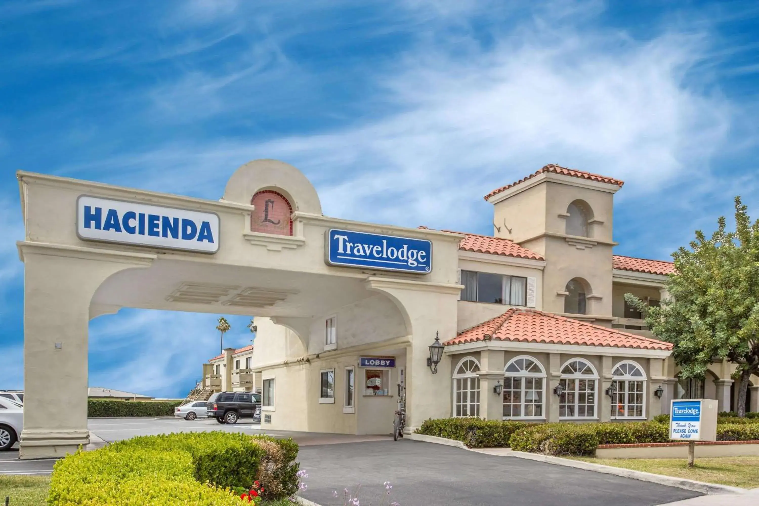 Property building in Travelodge by Wyndham Costa Mesa Newport Beach Hacienda Property building in Travelodge by Wyndham Costa Mesa Newport Beach Hacienda