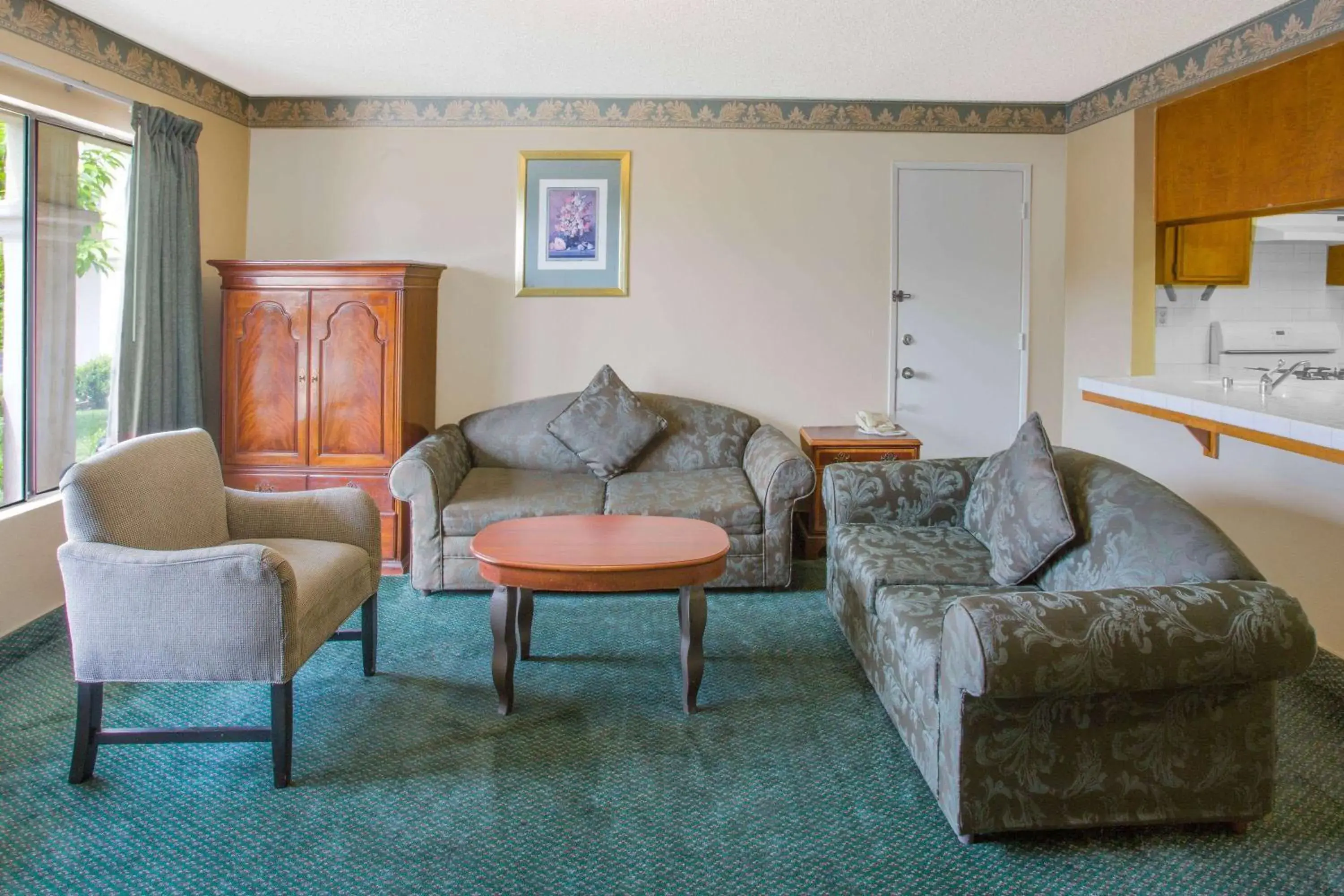 Photo of the whole room in Travelodge by Wyndham Costa Mesa Newport Beach Hacienda Photo of the whole room in Travelodge by Wyndham Costa Mesa Newport Beach Hacienda