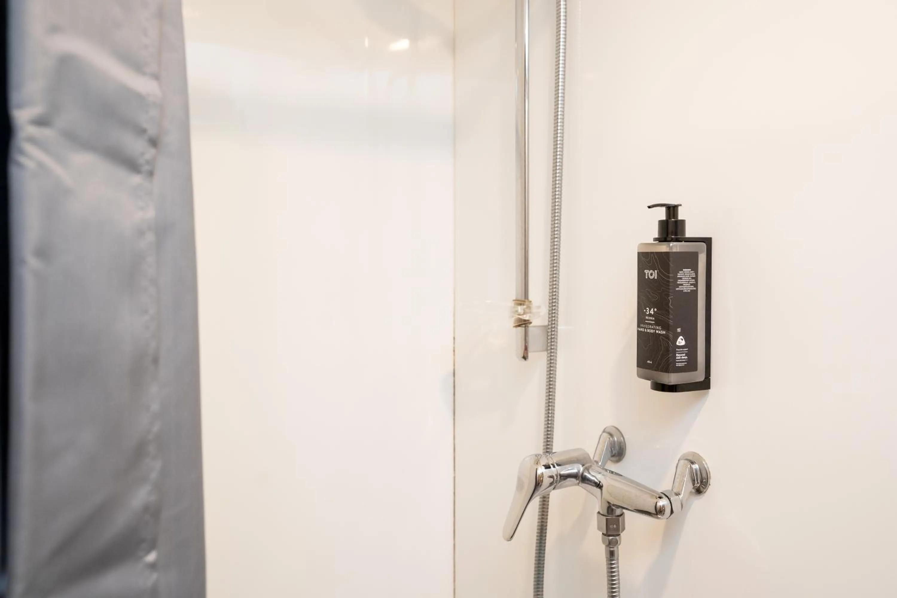 Shower in Haka House Lake Tekapo