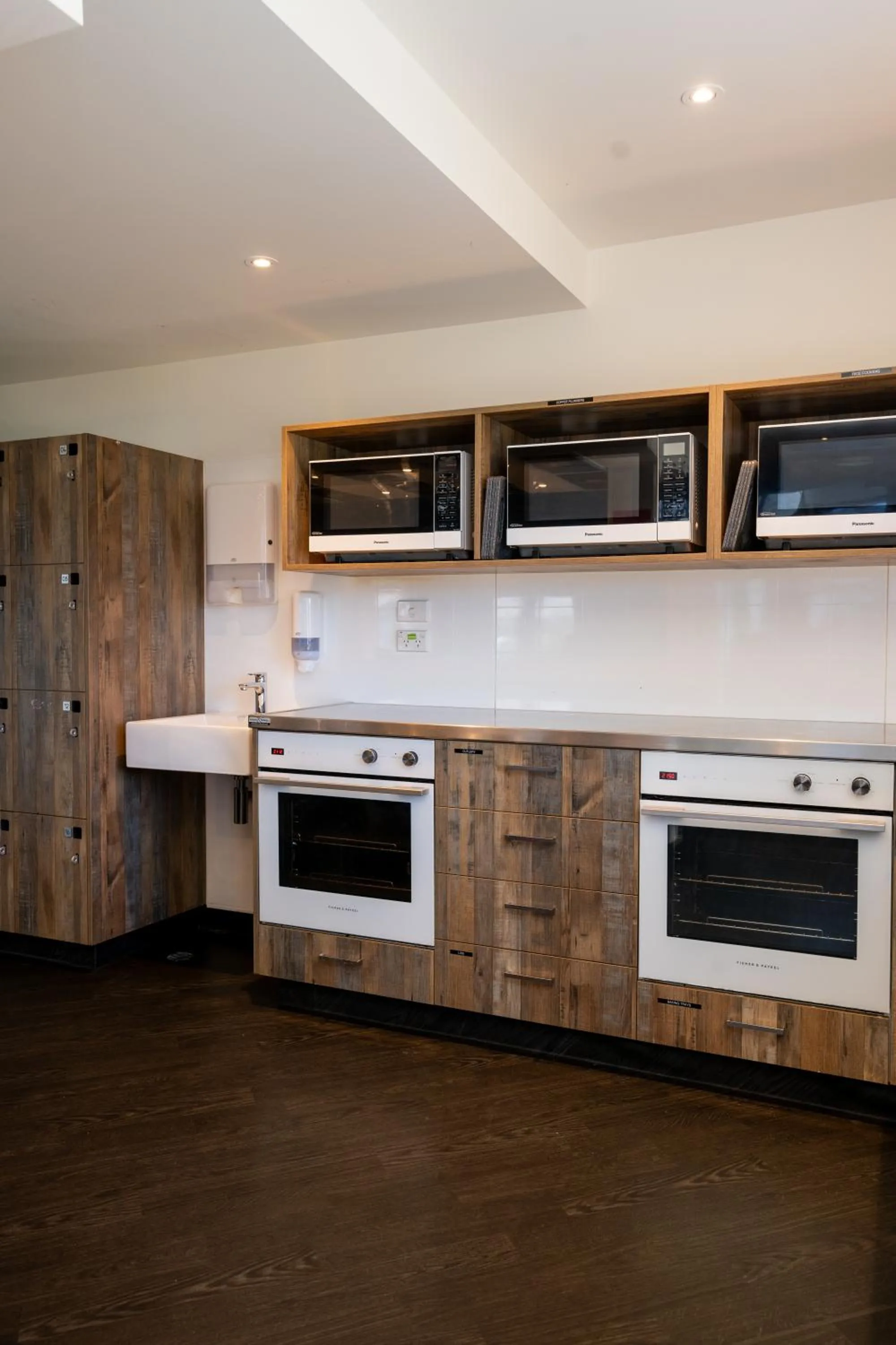 Kitchen or kitchenette in Haka House Lake Tekapo