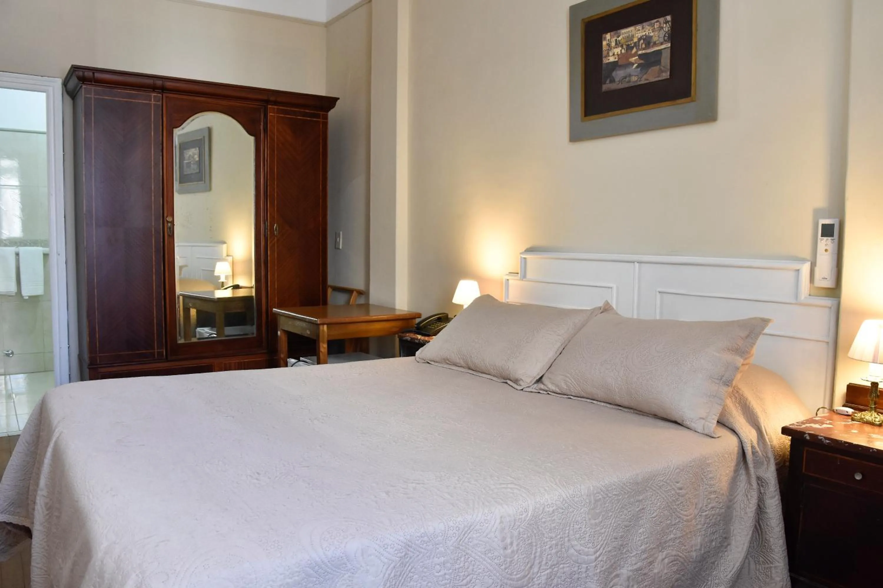 Photo of the whole room, Bed in Hotel Palacio