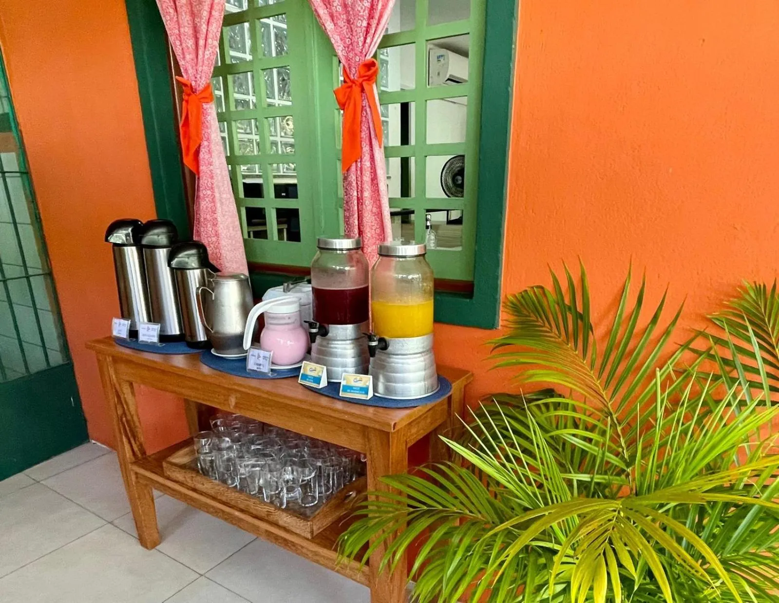 Buffet breakfast in Chalés Praias do Sul