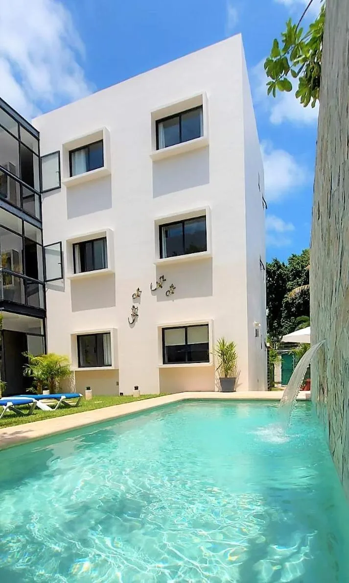 Property building in Viento Suites Cancún