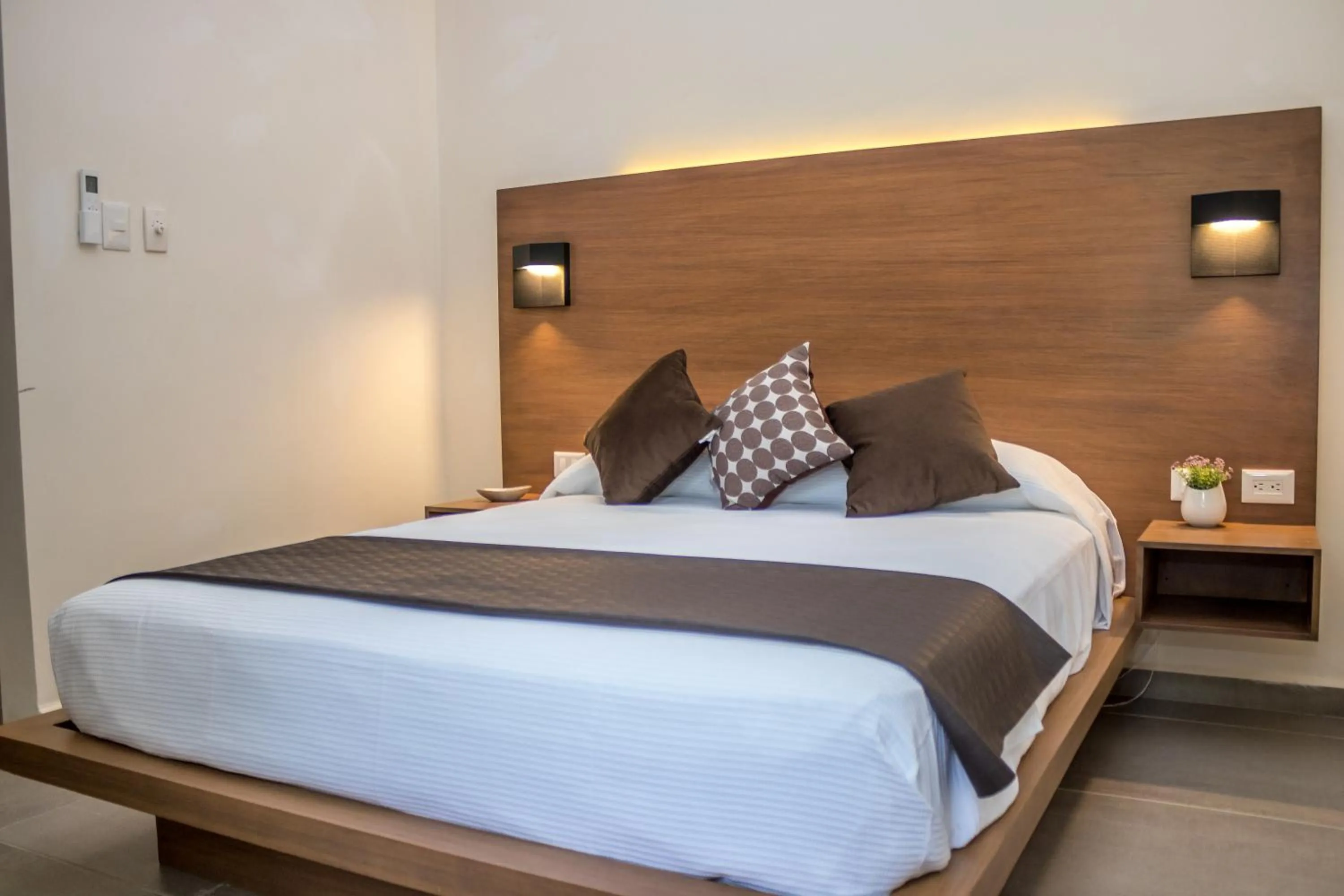 Bed in Viento Suites Cancún