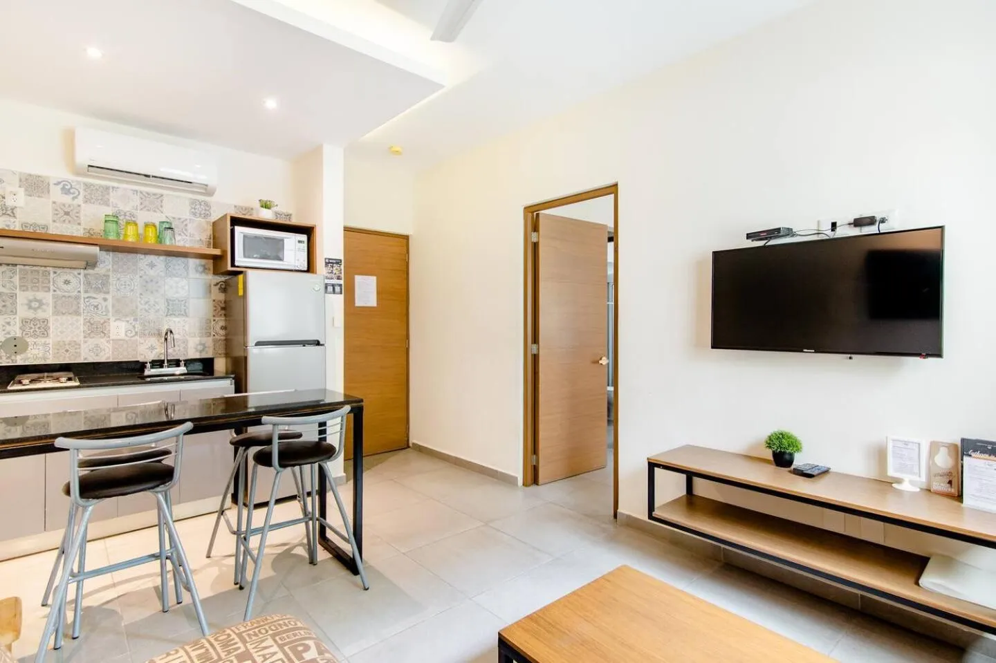 Kitchen or kitchenette in Viento Suites Cancún