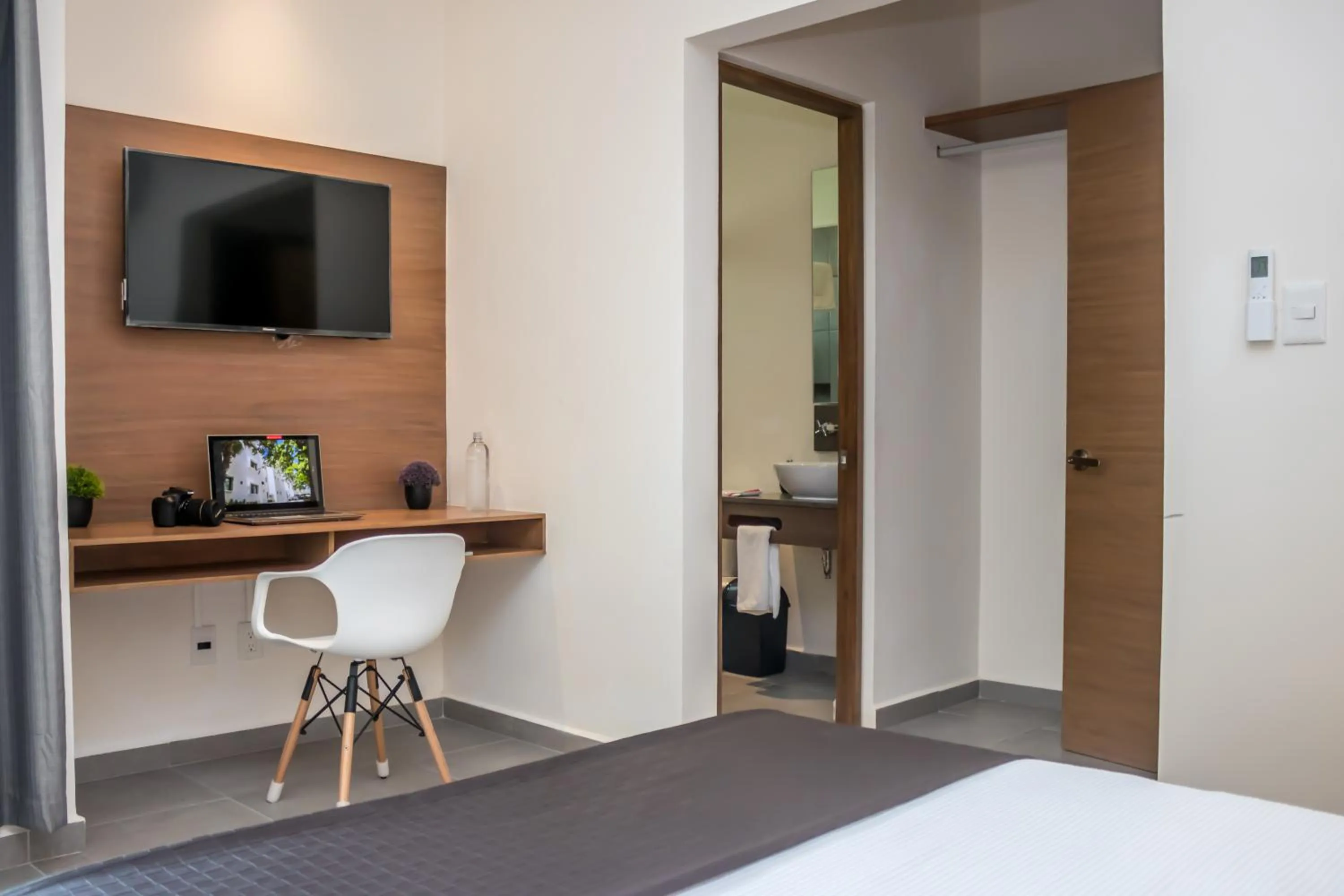 Bed in Viento Suites Cancún