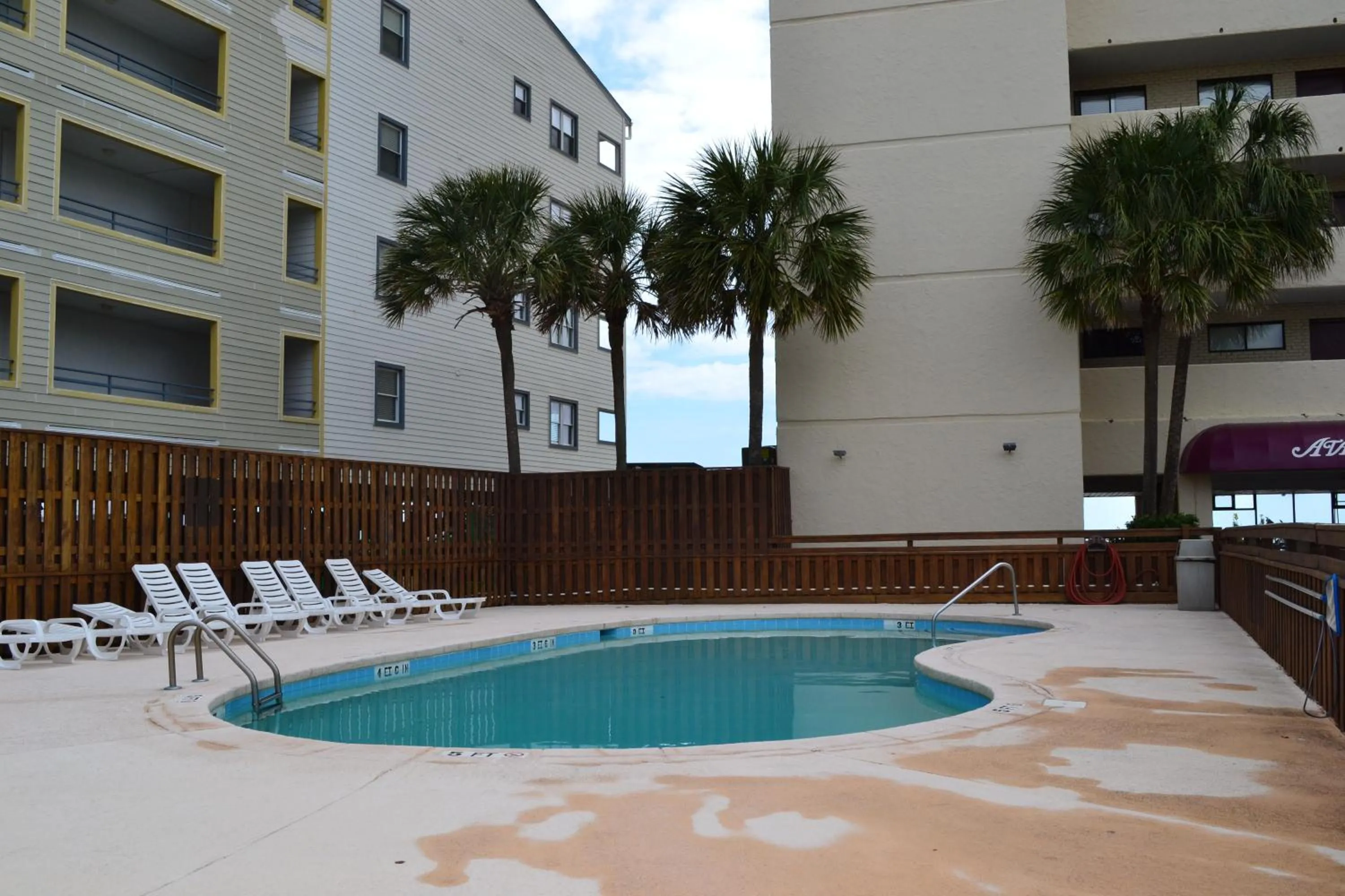 Swimming pool in Atalaya Towers