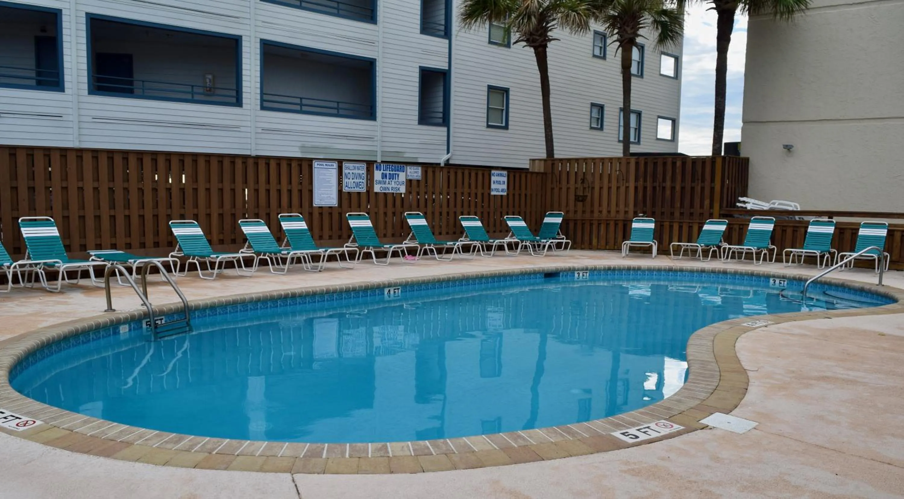 Swimming pool in Atalaya Towers