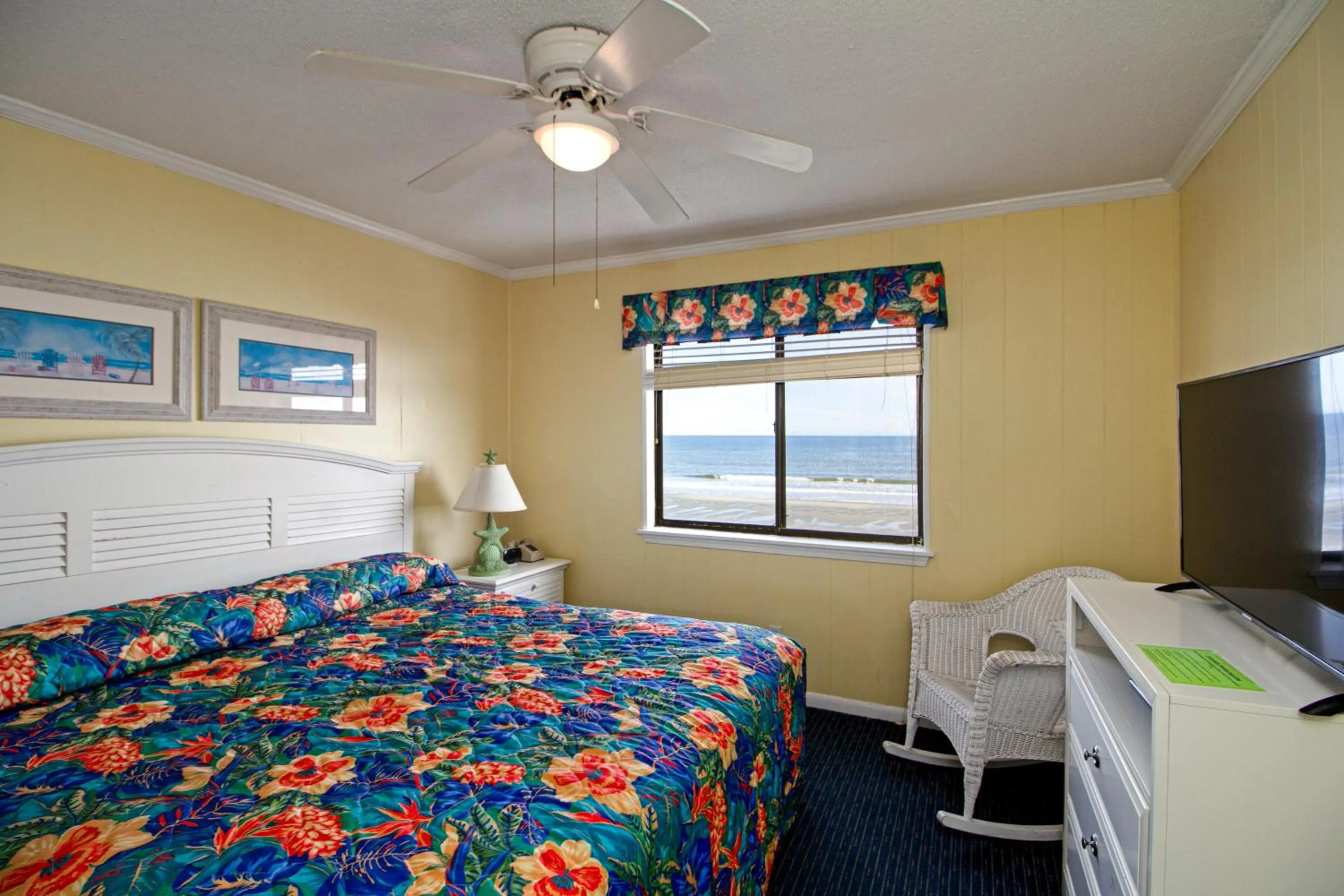 Bed in Ocean Forest Colony