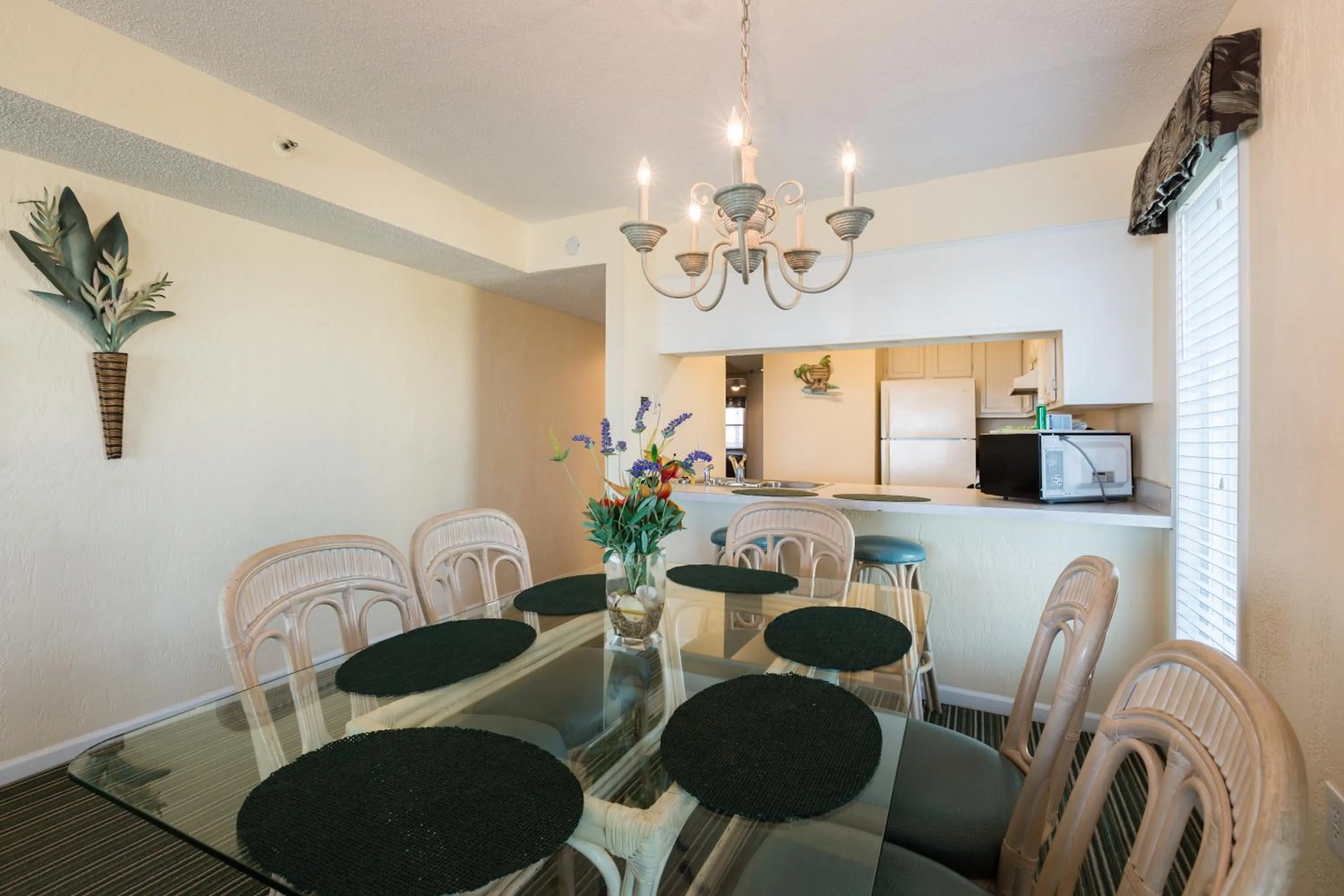 Dining area in Windy Shores II