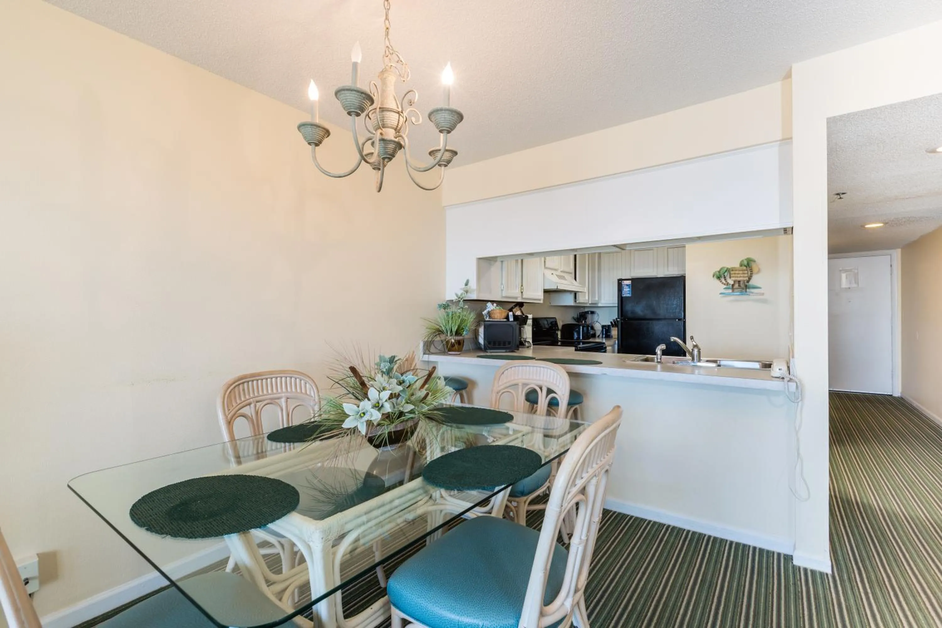 Dining area in Windy Shores II
