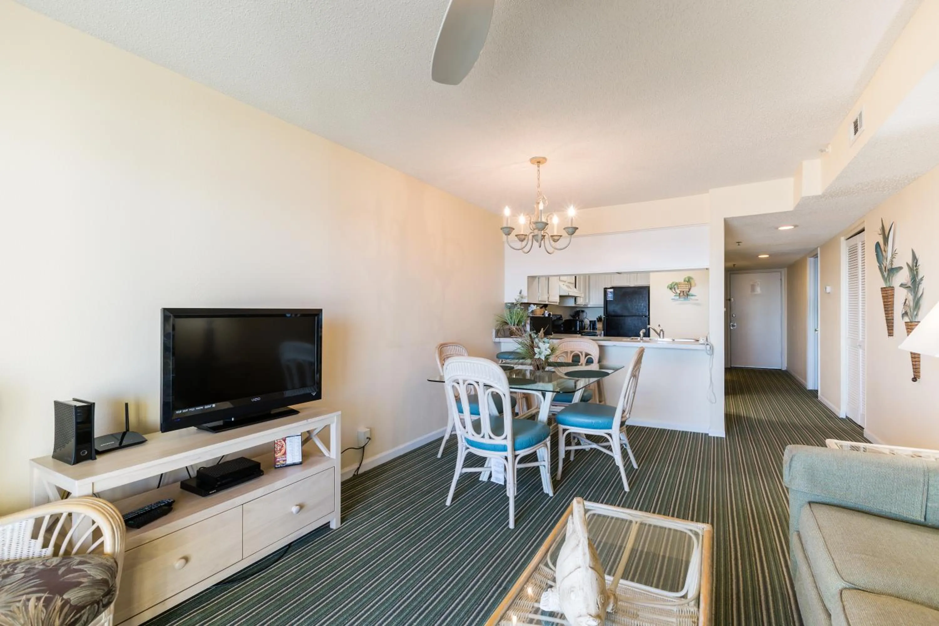 Dining area in Windy Shores II