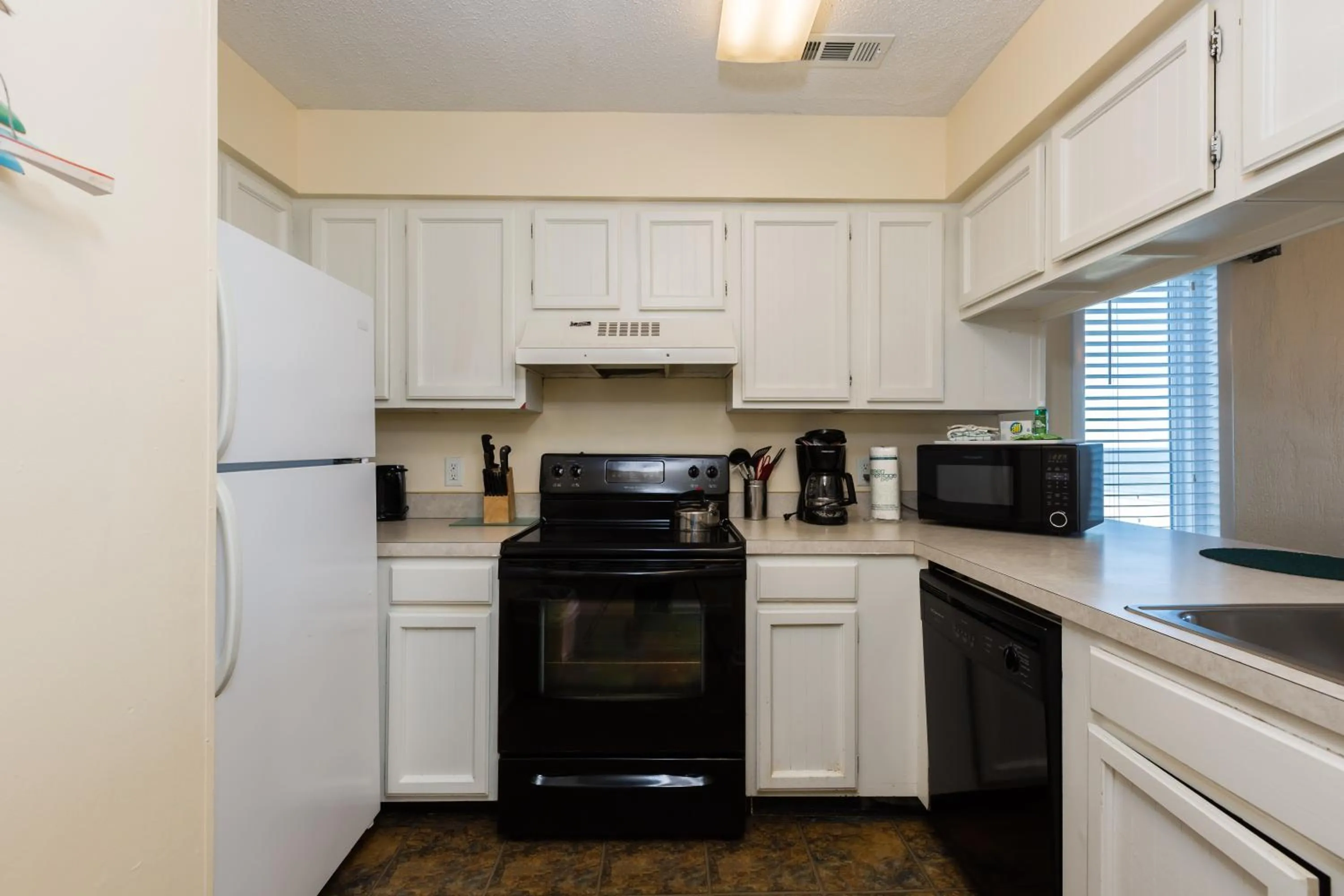 Kitchen or kitchenette in Windy Shores II