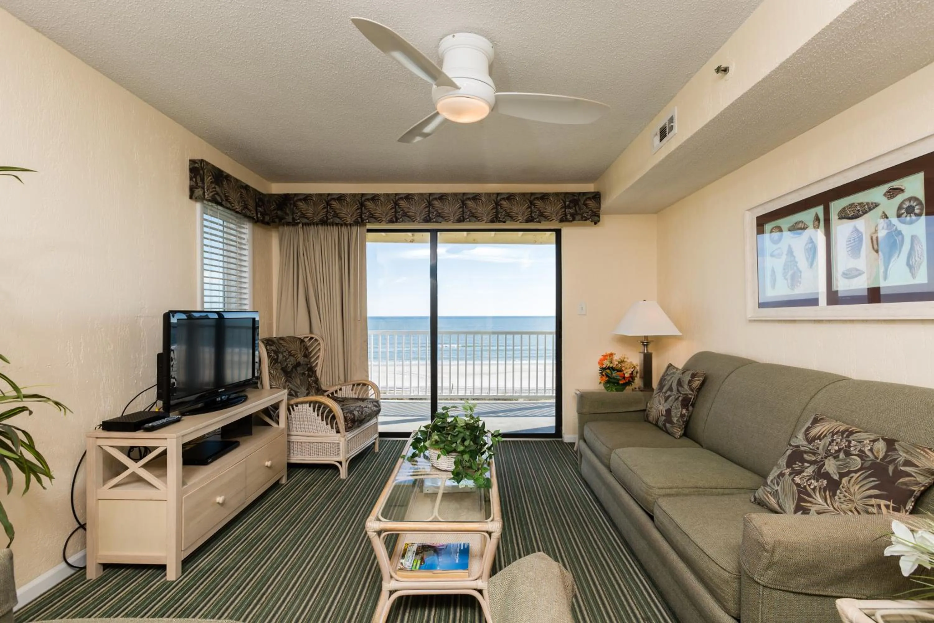 Living room in Windy Shores II