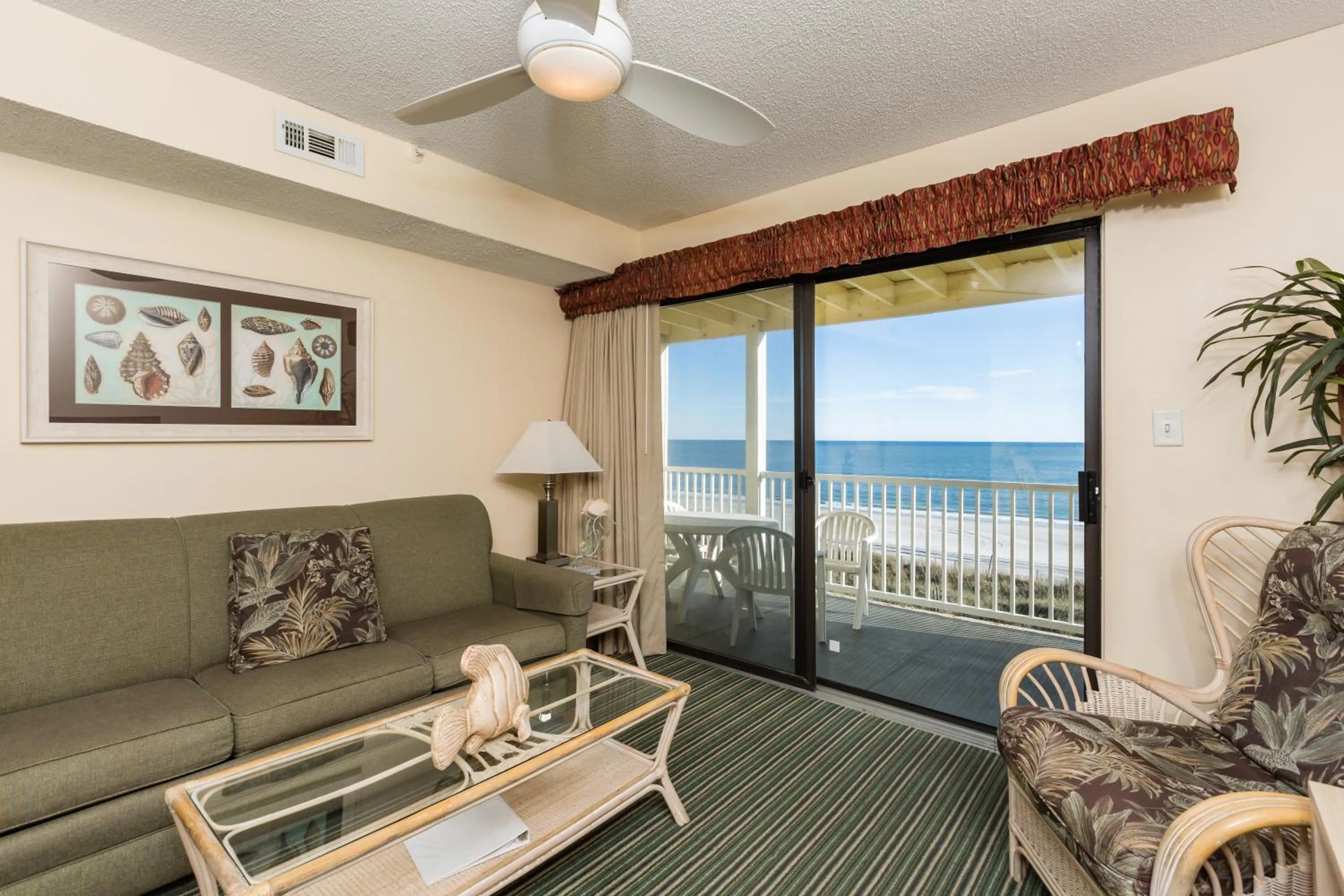 Living room in Windy Shores II