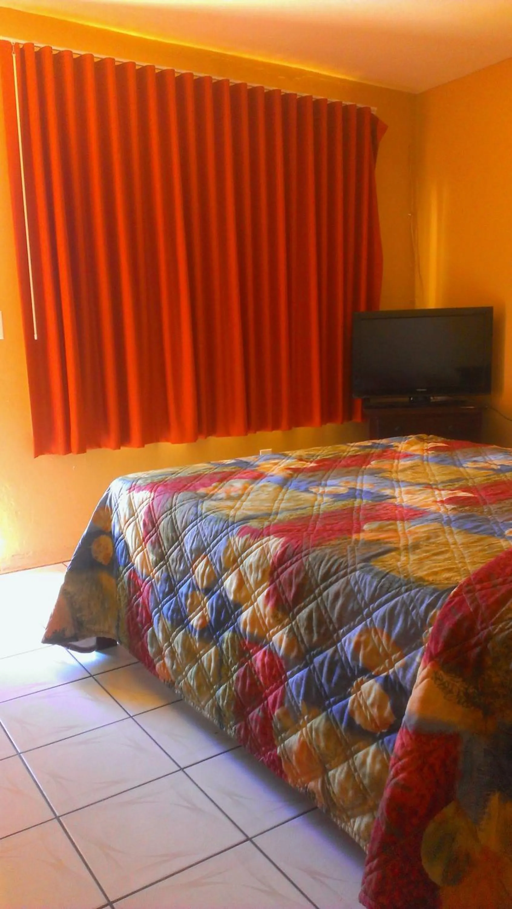 Bedroom, Bed in Ramona Motel