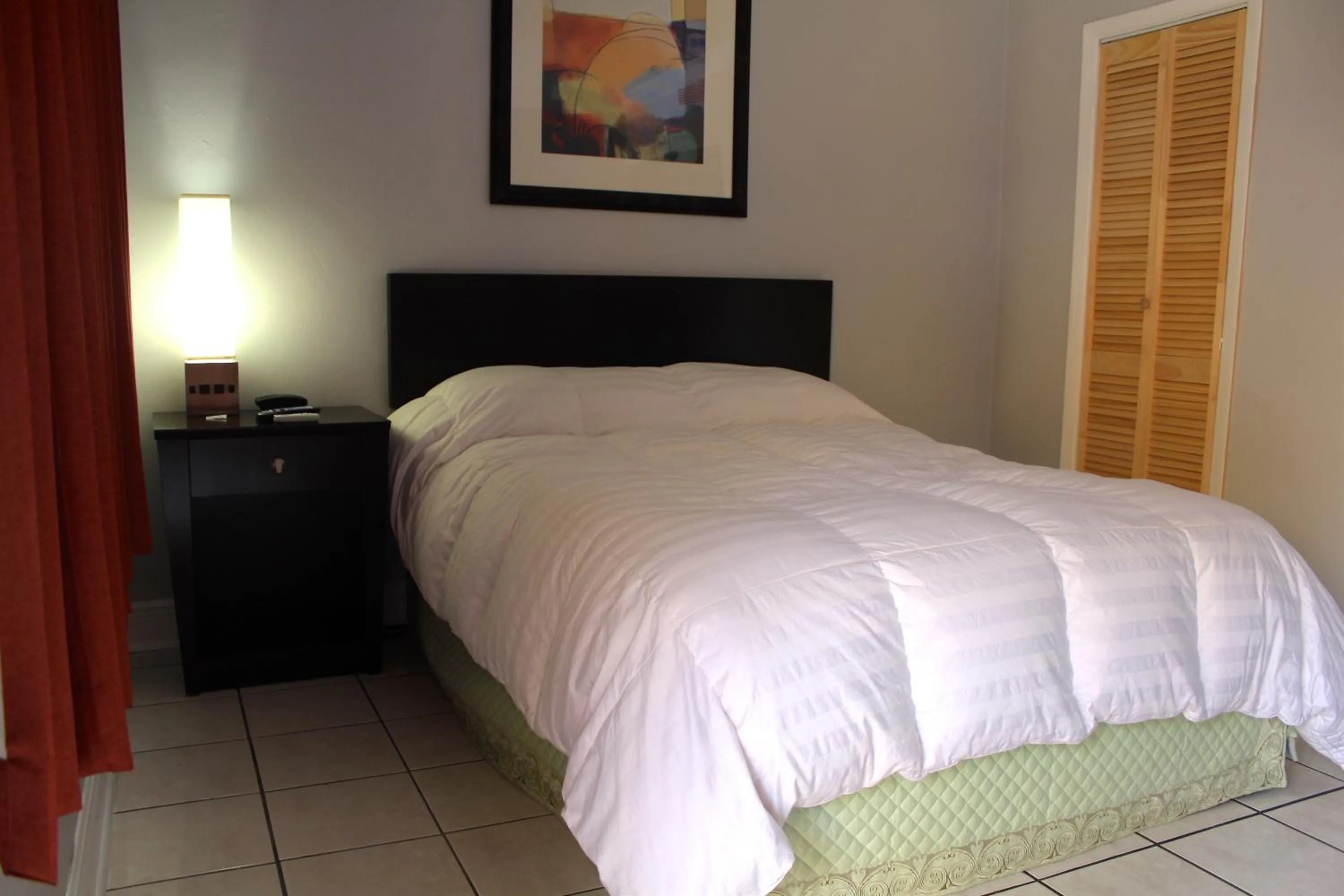 Bed in Ramona Motel