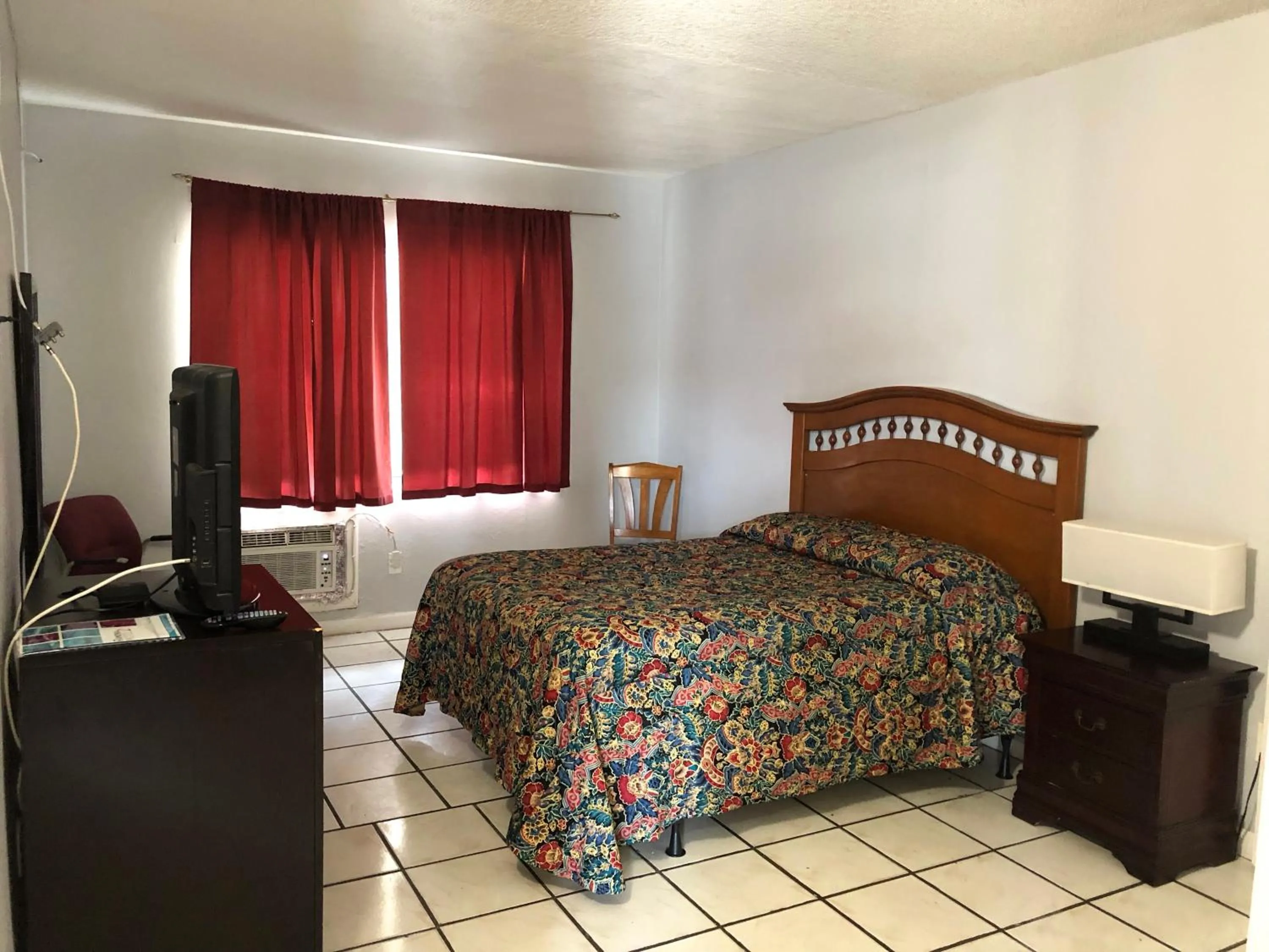 Bed in Ramona Motel