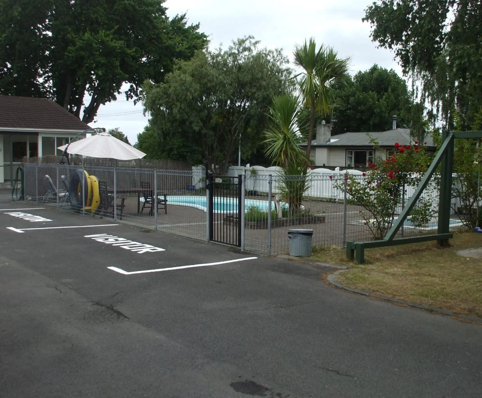 Area and facilities in Acorn Estate Motel