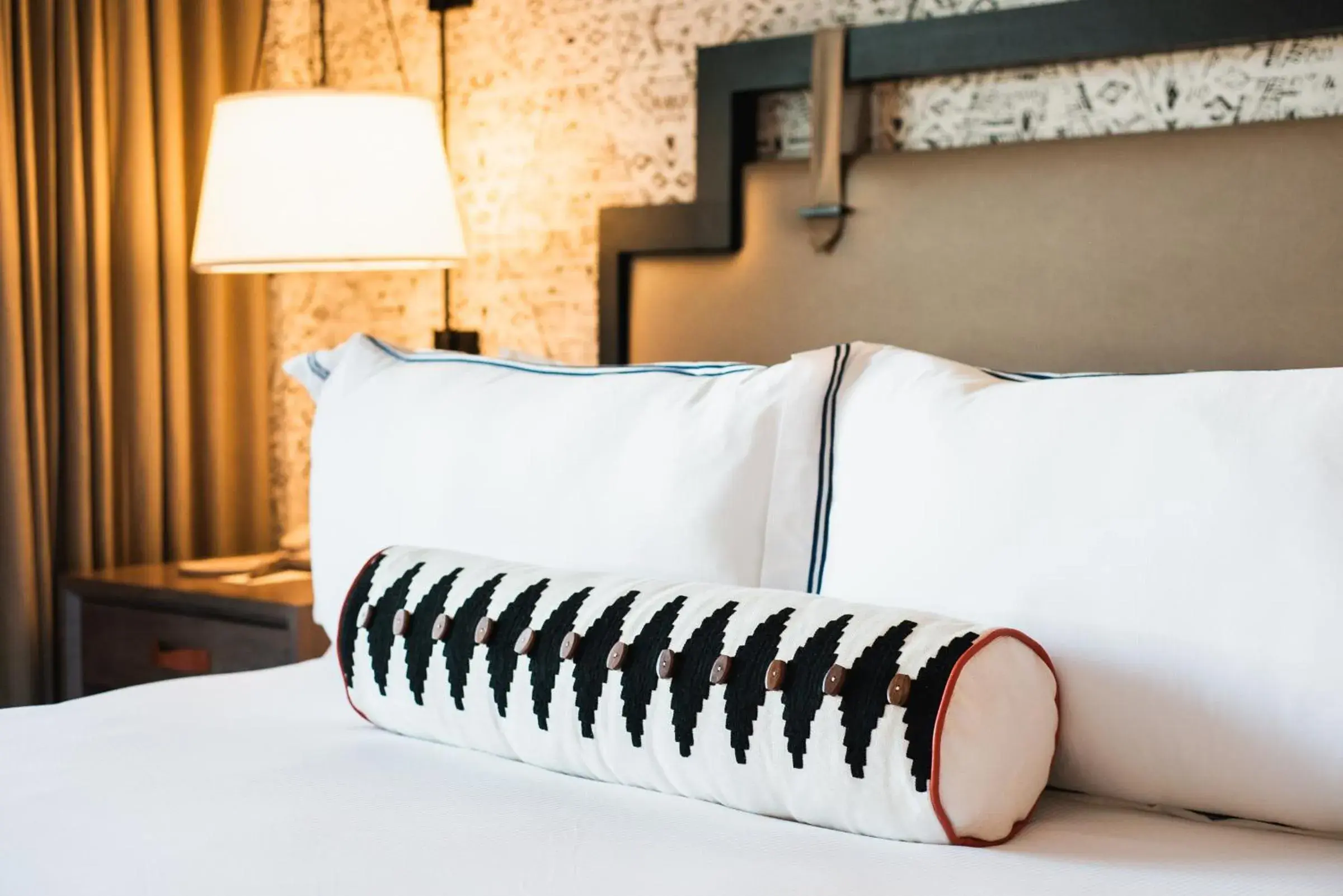 Bed in Harbor View Inn Bed in Harbor View Inn