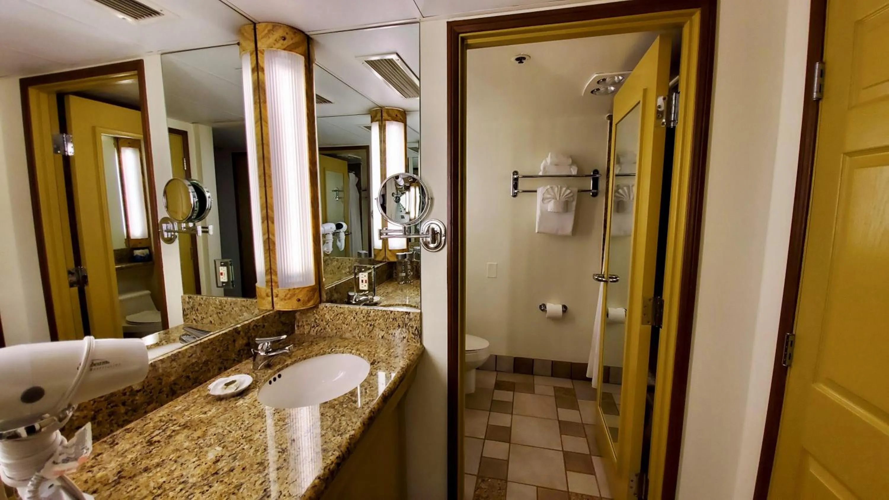 Bathroom in Harbor View Inn