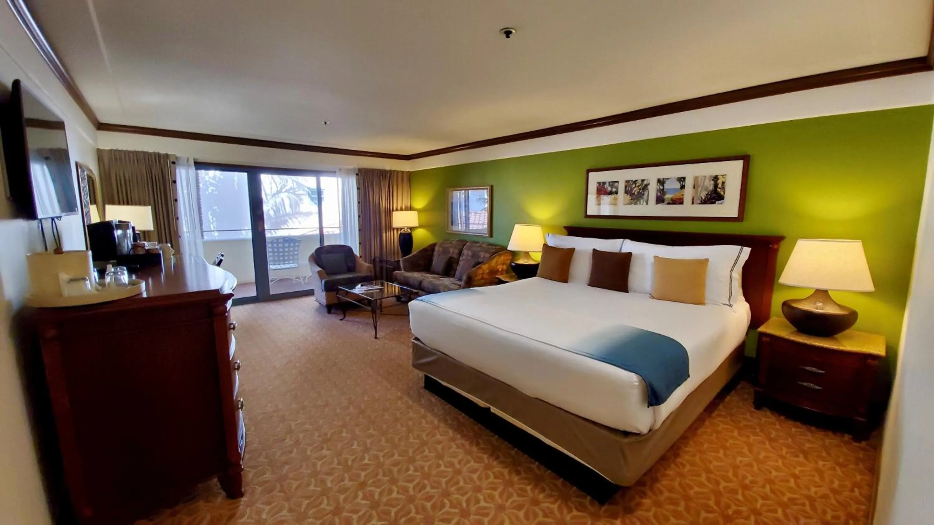 Photo of the whole room, Bed in Harbor View Inn