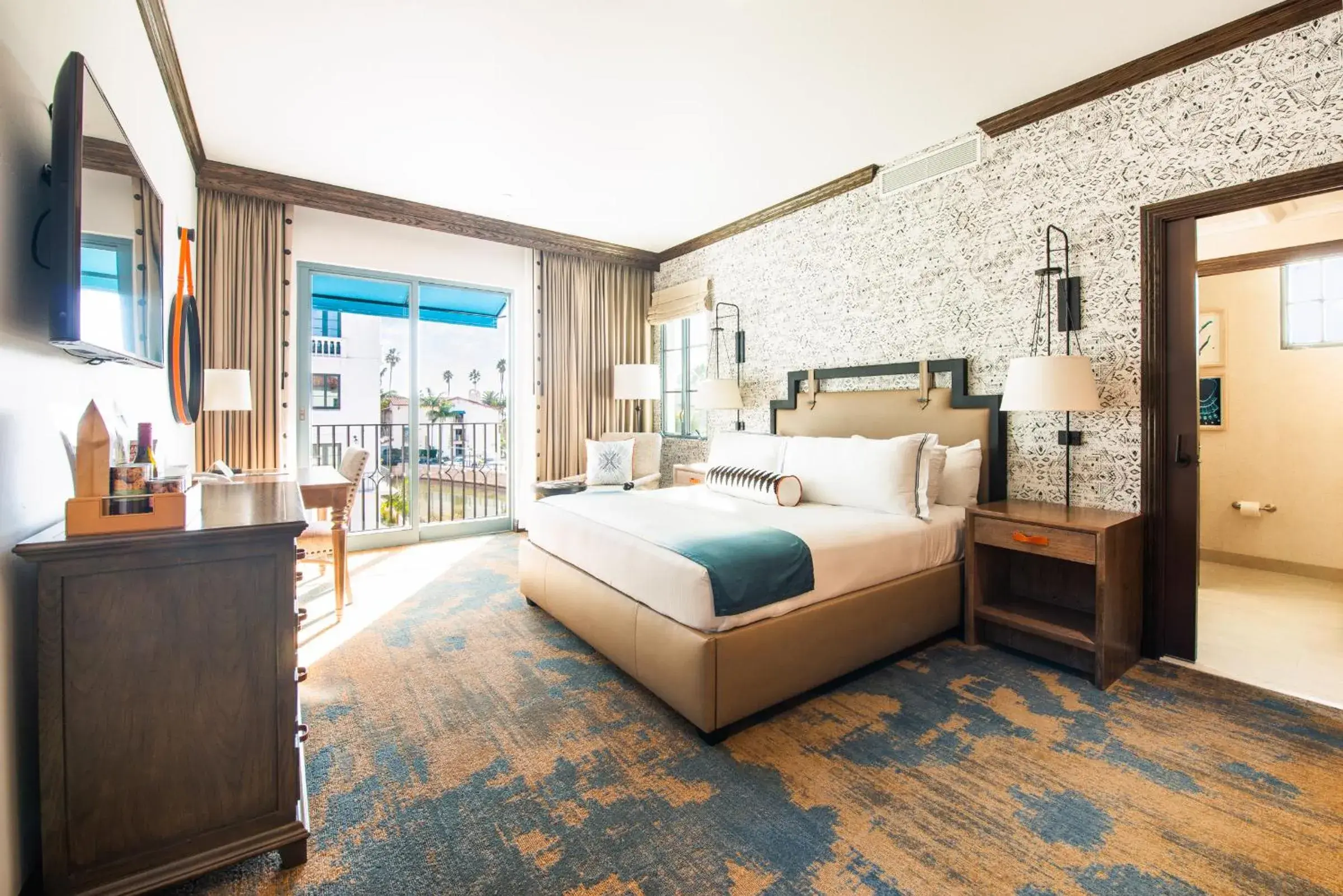 Photo of the whole room, Bed in Harbor View Inn Photo of the whole room, Bed in Harbor View Inn