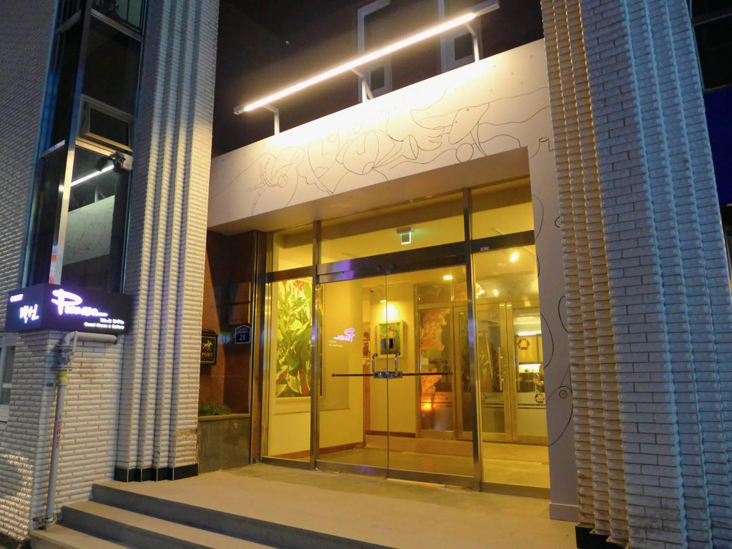 Facade/entrance in Picasso Guesthouse