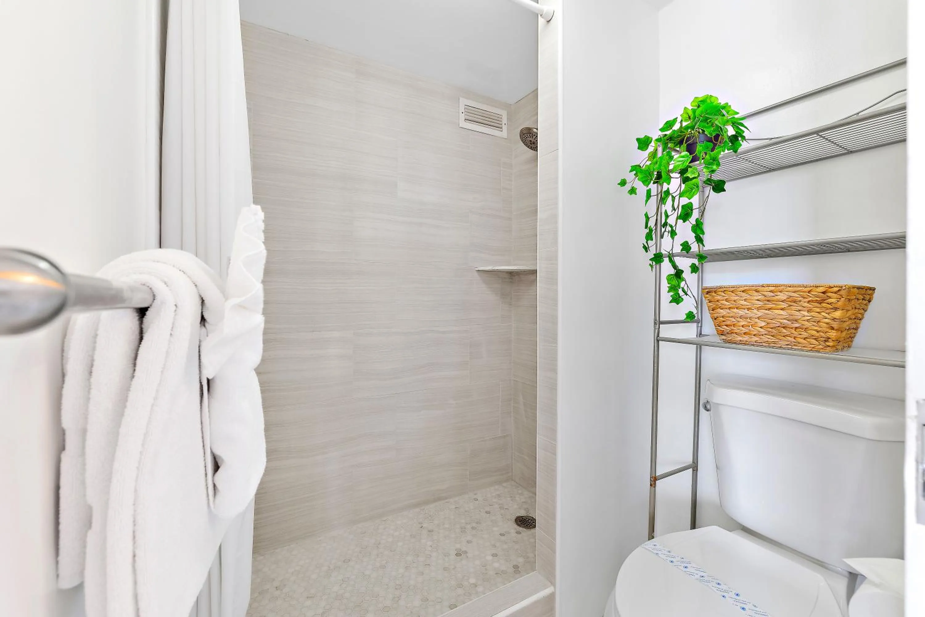 Bathroom in Beautiful Studio in the Heart of Vibrant Waikiki