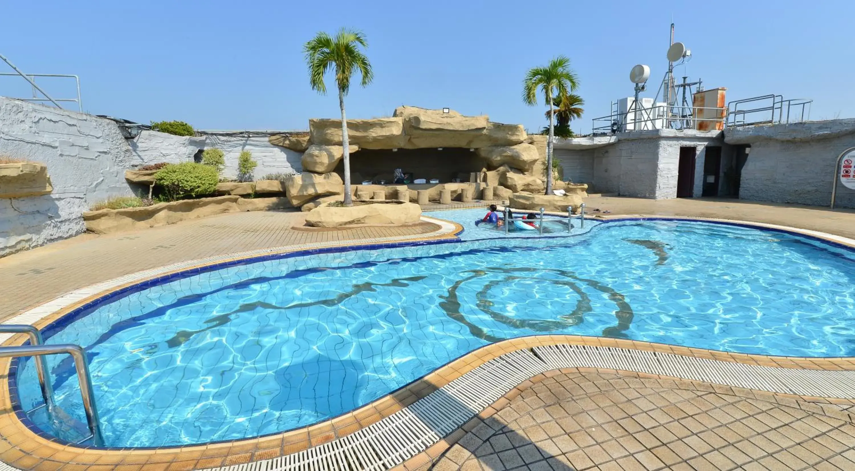 Swimming pool in Emerald Puteri Hotel Swimming pool in Emerald Puteri Hotel